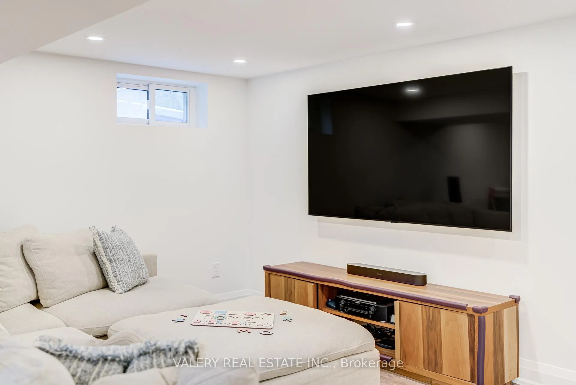Photo 37 of 21 Avon Park Drive, Etobicoke, Stonegate-Queensway — HOMEH