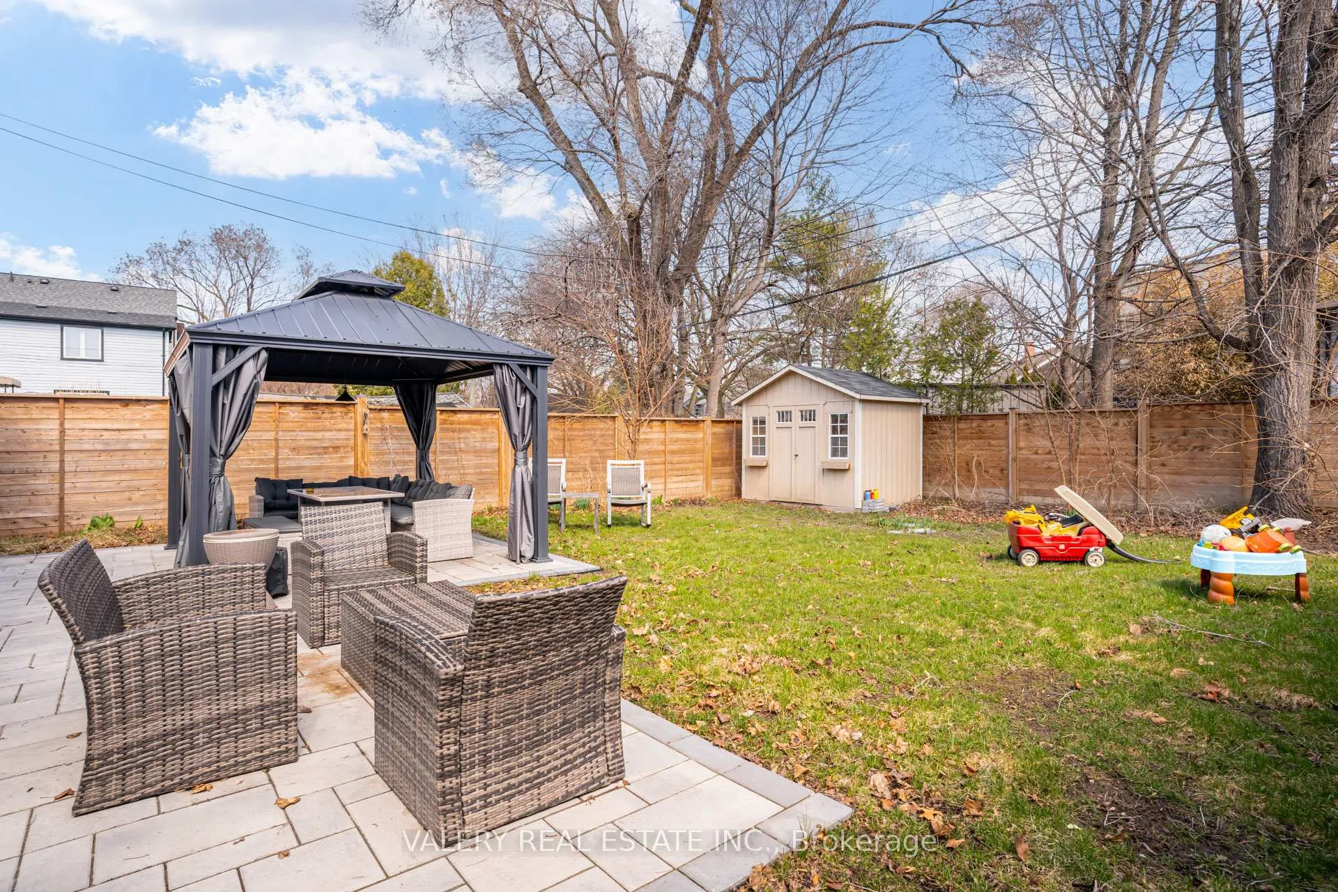 Photo 46 of 21 Avon Park Drive, Etobicoke, Stonegate-Queensway — HOMEH