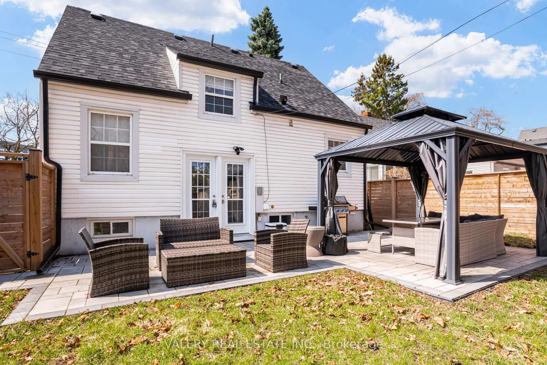 Photo 49 of 21 Avon Park Drive, Etobicoke, Stonegate-Queensway — HOMEH