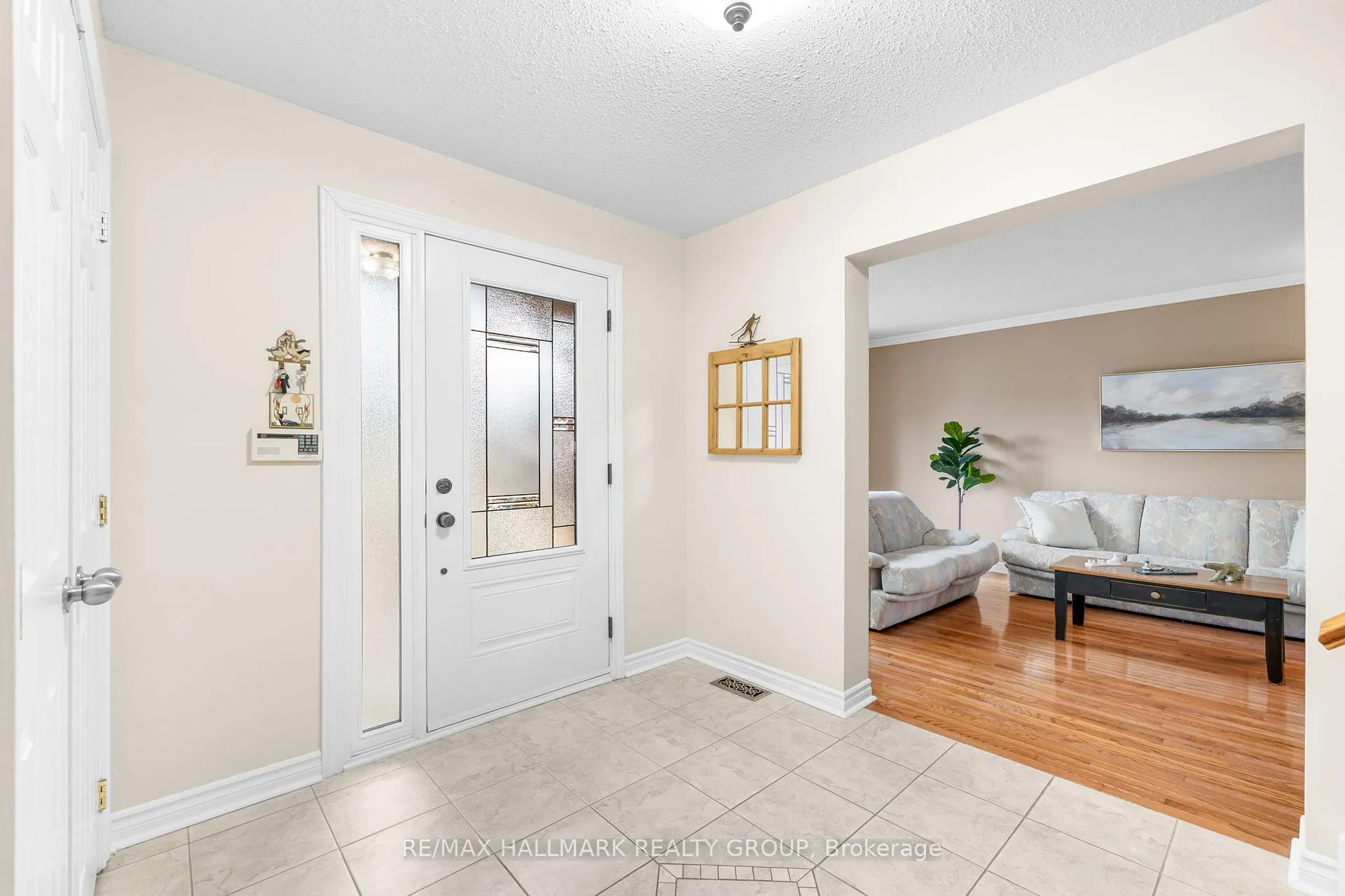 Photo 4 of 906 Chaleur Way, Ottawa, Convent Glen — HOMEH