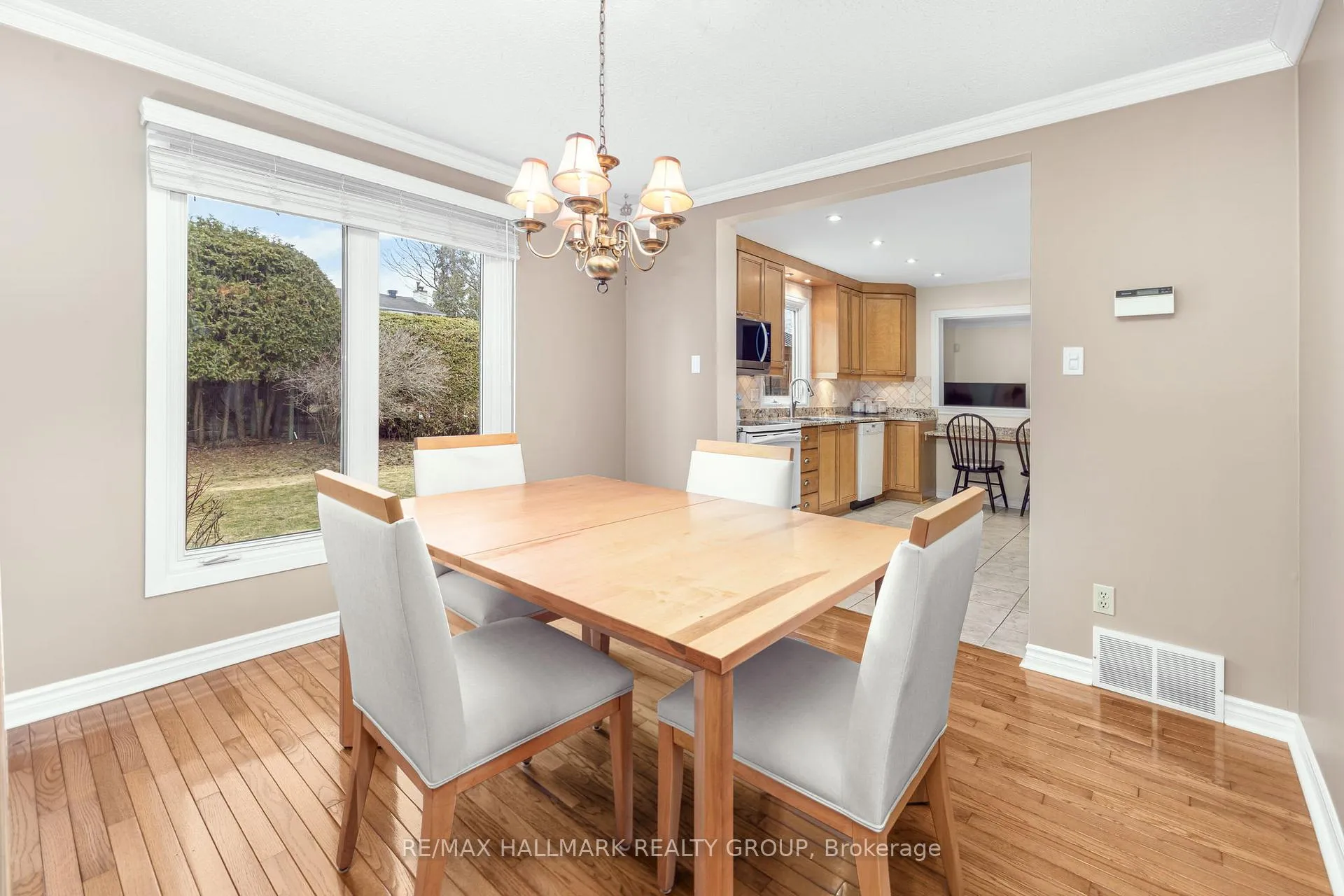 Photo 8 of 906 Chaleur Way, Ottawa, Convent Glen — HOMEH