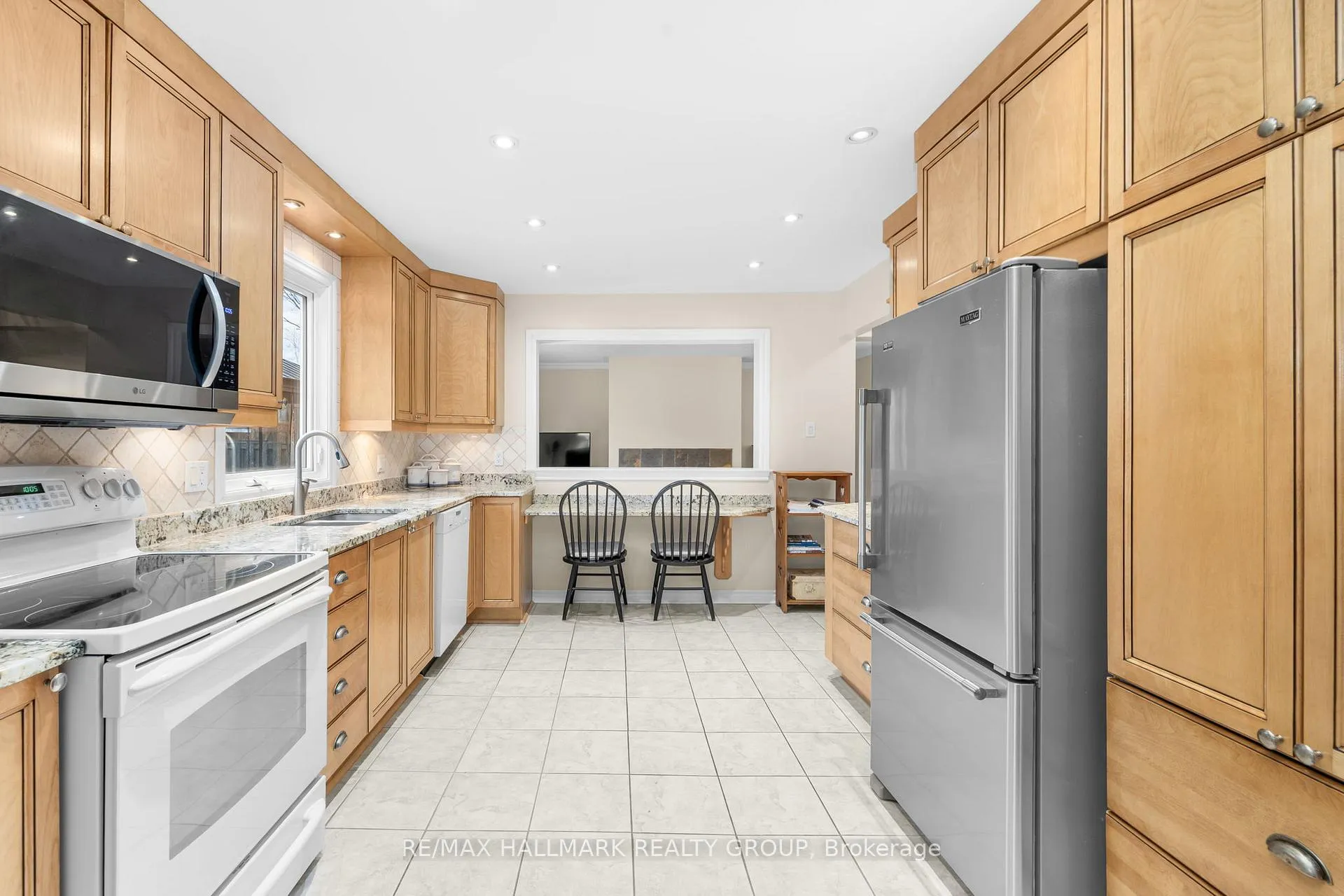 Photo 9 of 906 Chaleur Way, Ottawa, Convent Glen — HOMEH
