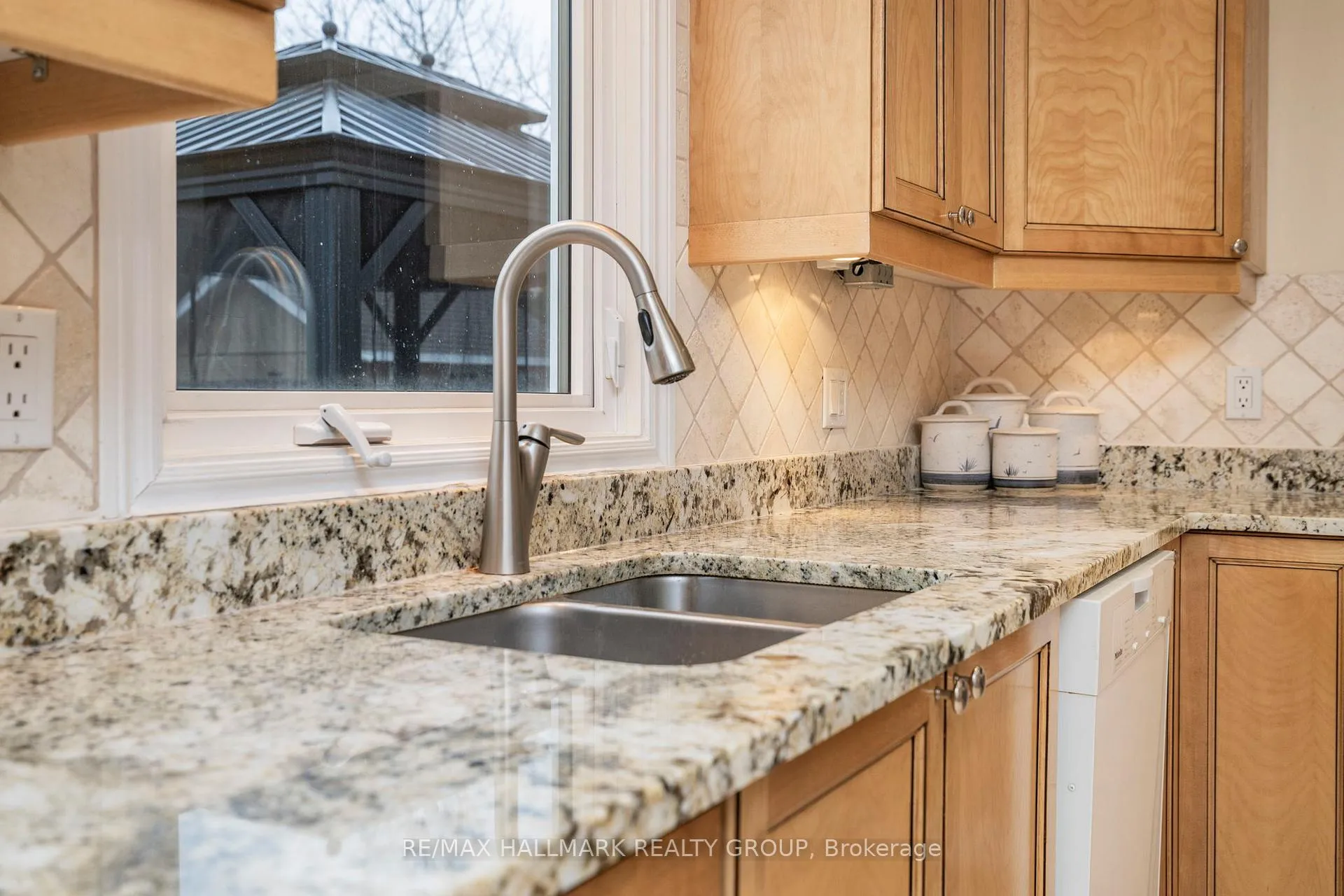 Photo 11 of 906 Chaleur Way, Ottawa, Convent Glen — HOMEH