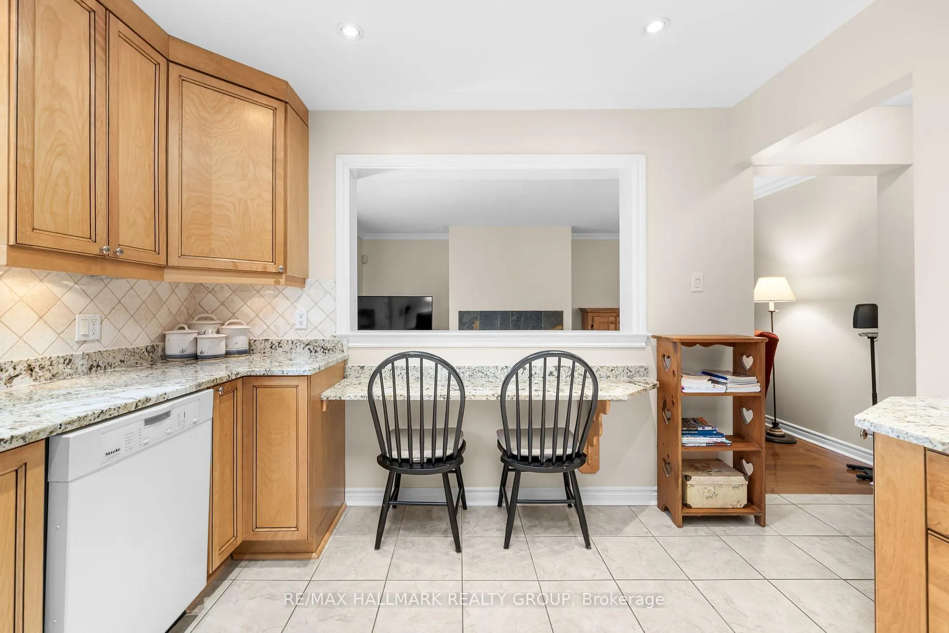 Photo 12 of 906 Chaleur Way, Ottawa, Convent Glen — HOMEH