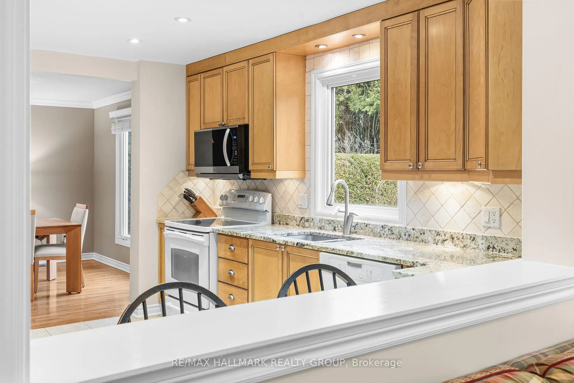 Photo 14 of 906 Chaleur Way, Ottawa, Convent Glen — HOMEH