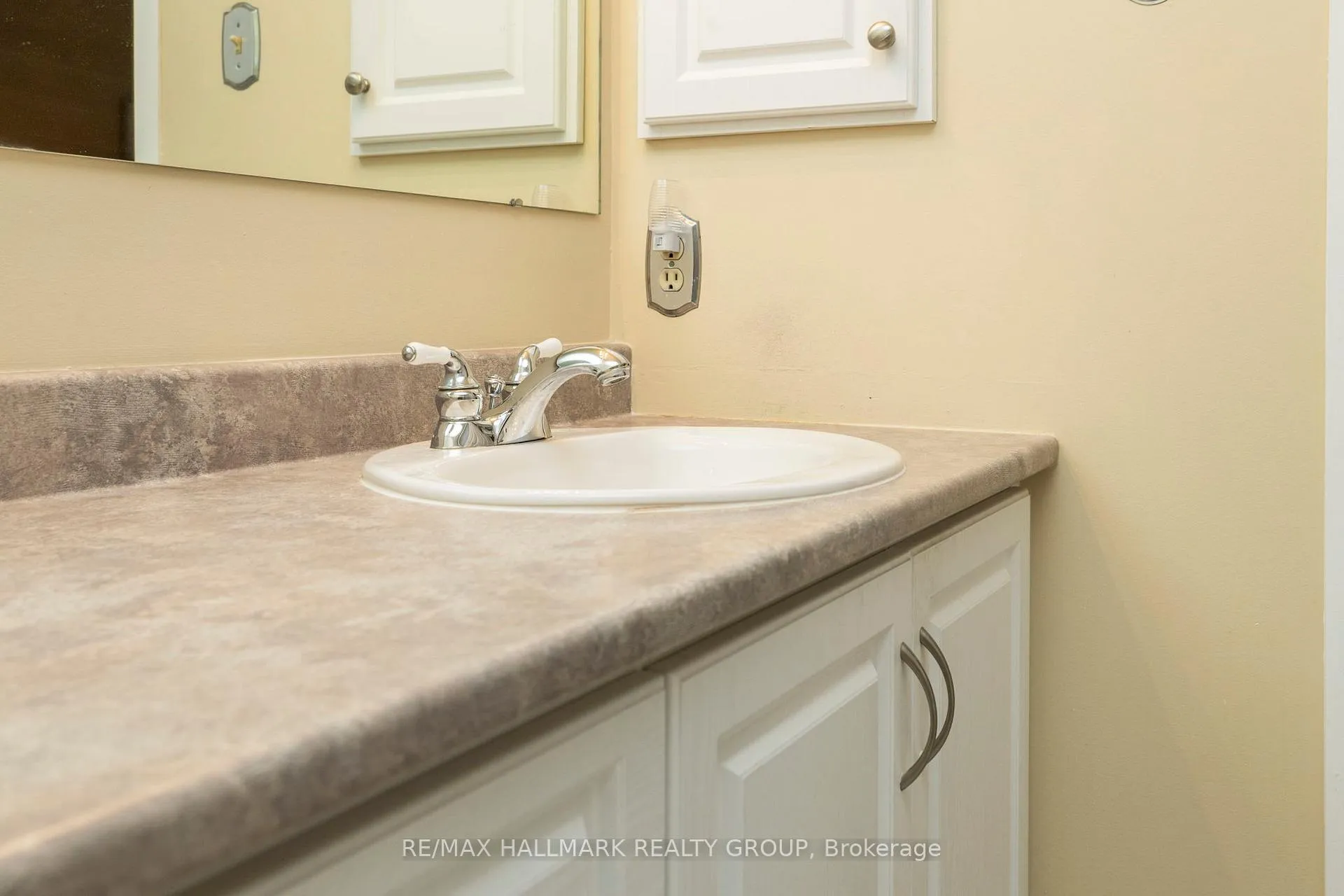 Photo 24 of 906 Chaleur Way, Ottawa, Convent Glen — HOMEH
