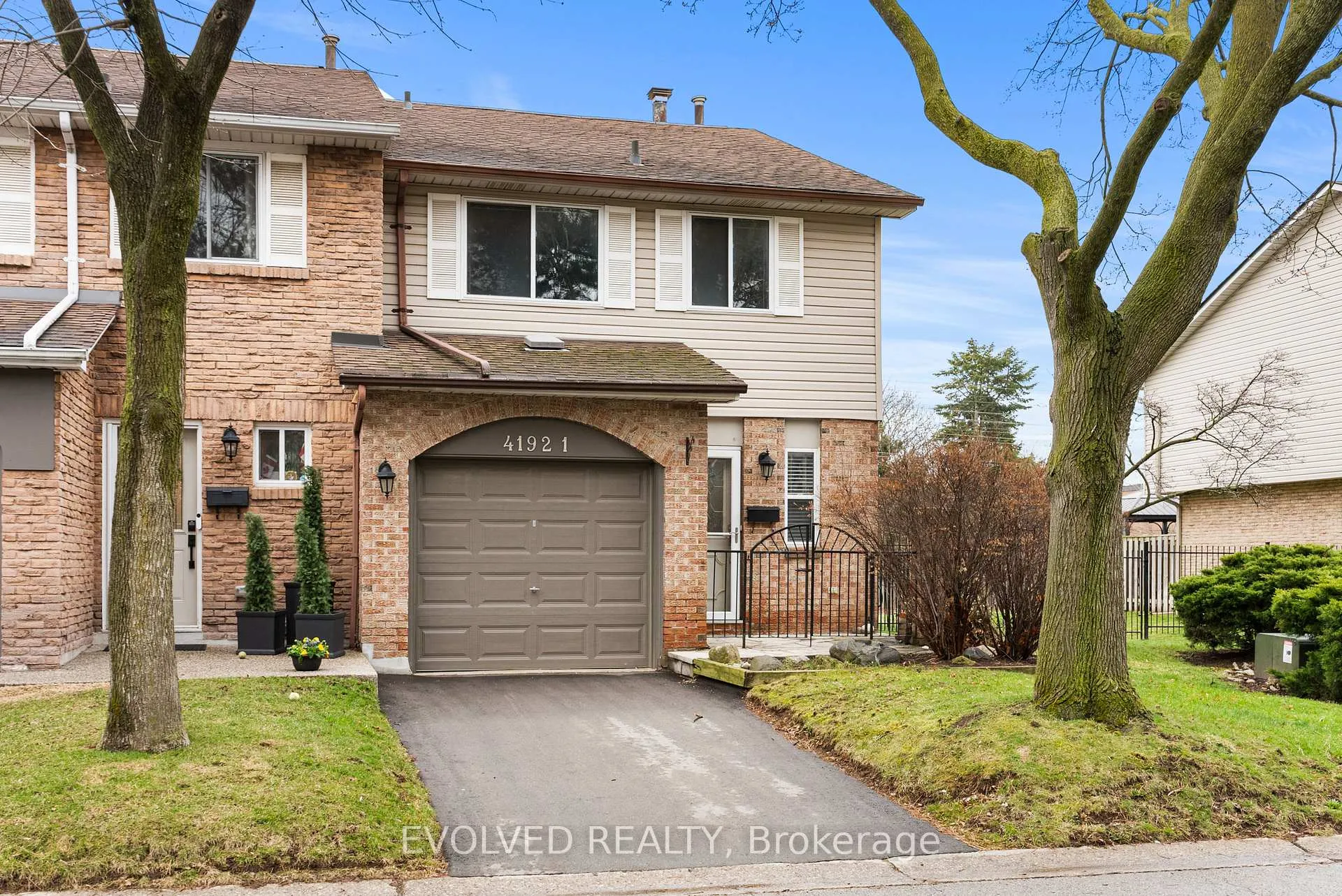 Photo 1 of Unit 1, 4192 Longmoor Drive, Burlington, Shoreacres — HOMEH