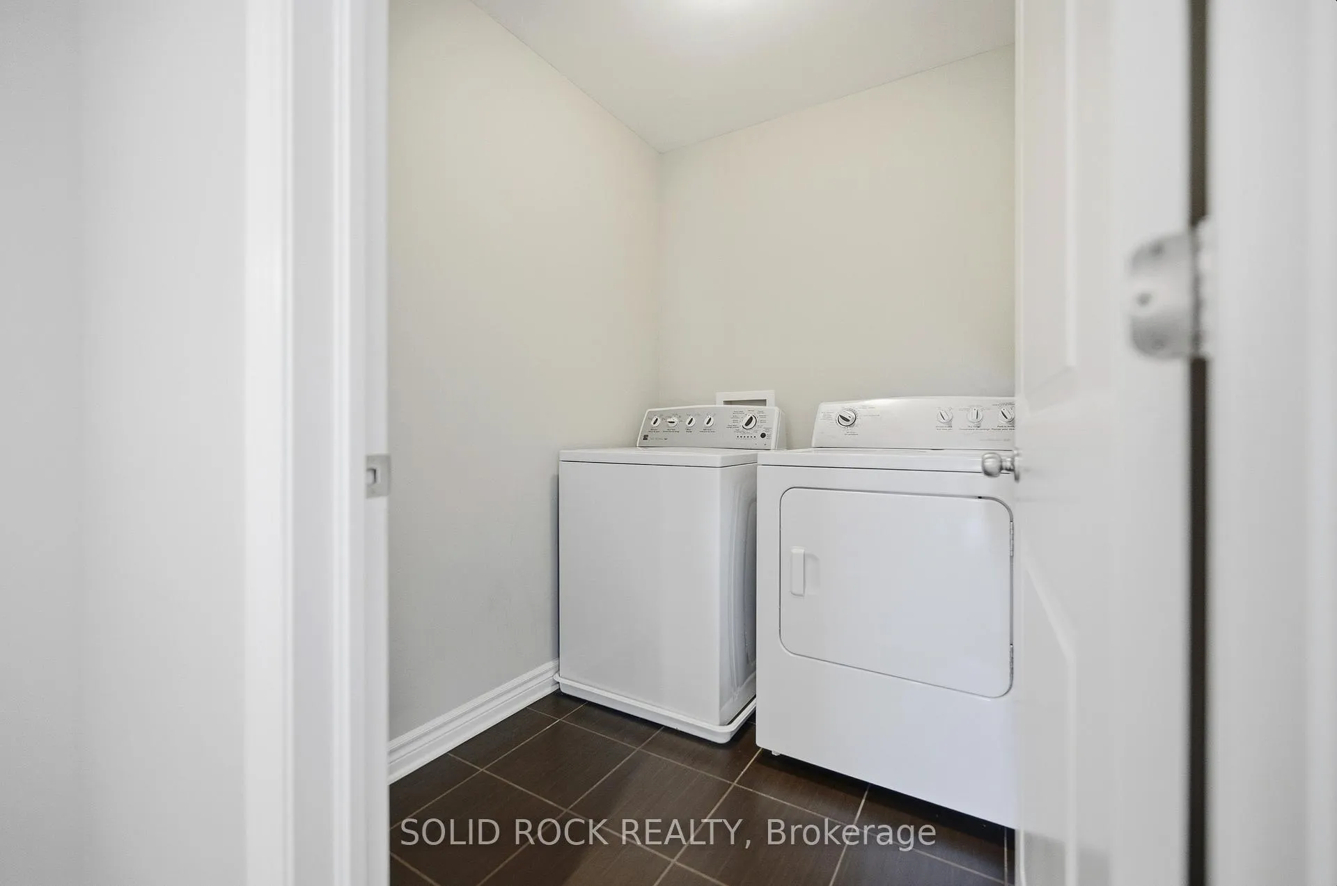 Photo 32 of 154 Westover Crescent, Ottawa, Kanata - Kanata Lakes/Heritage Hills — HOMEH
