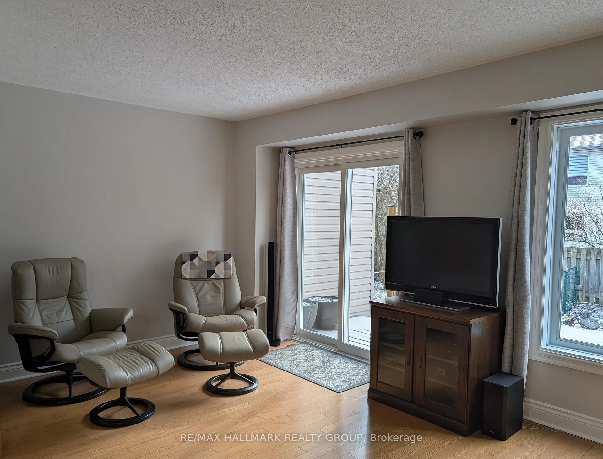 Photo 5 of 155 Markland Crescent, Ottawa, Barrhaven East — HOMEH