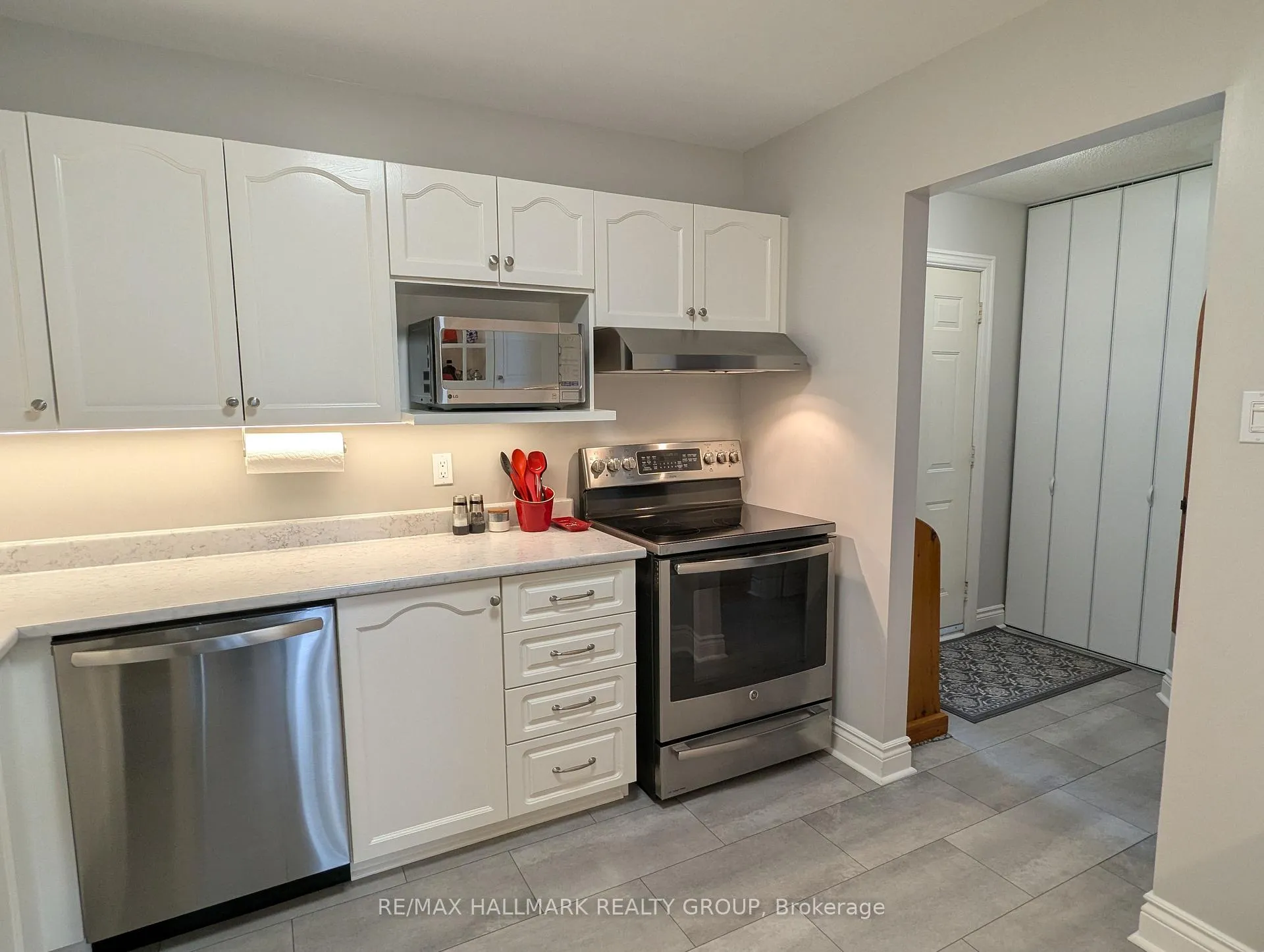 Photo 11 of 155 Markland Crescent, Ottawa, Barrhaven East — HOMEH