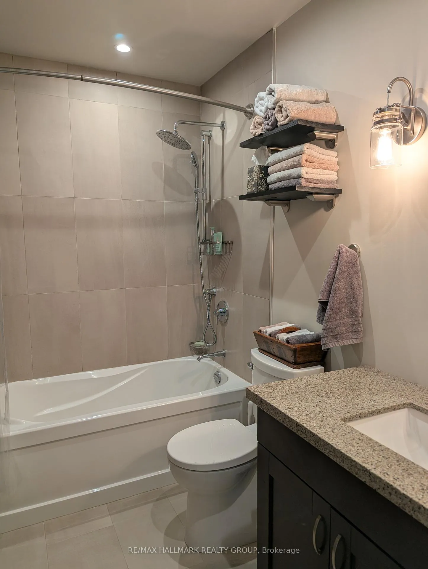 Photo 21 of 155 Markland Crescent, Ottawa, Barrhaven East — HOMEH