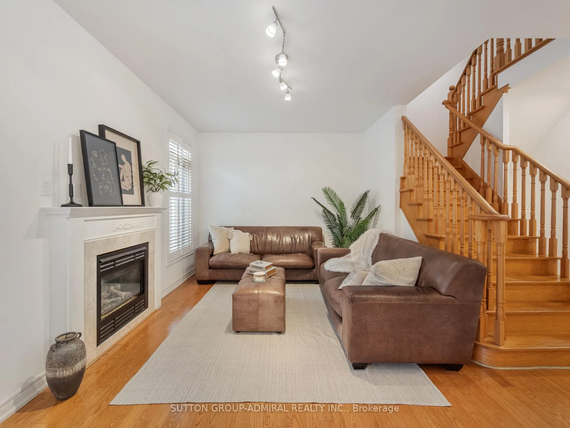 Photo 9 of 45 Chardonnay Drive, Vaughan, Patterson — HOMEH