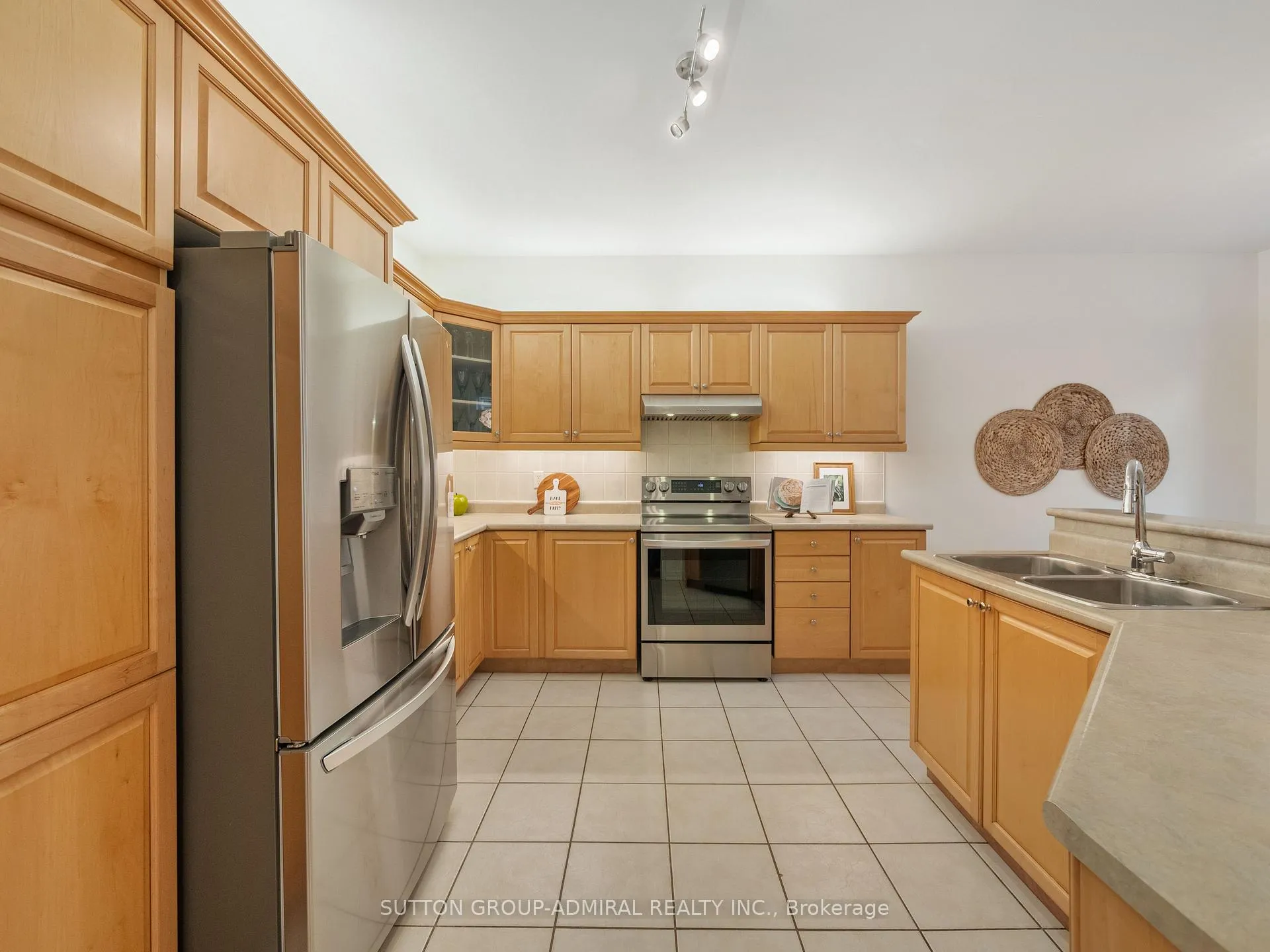 Photo 10 of 45 Chardonnay Drive, Vaughan, Patterson — HOMEH