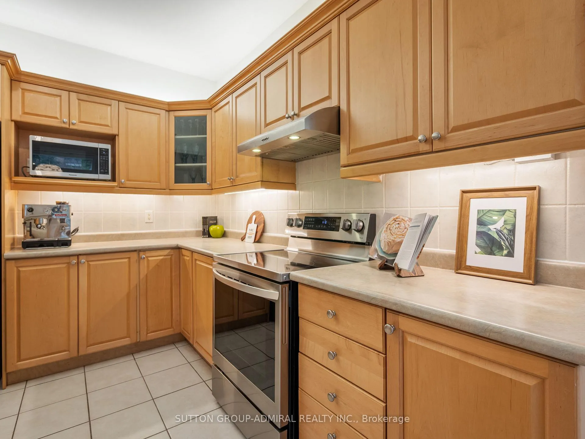 Photo 11 of 45 Chardonnay Drive, Vaughan, Patterson — HOMEH