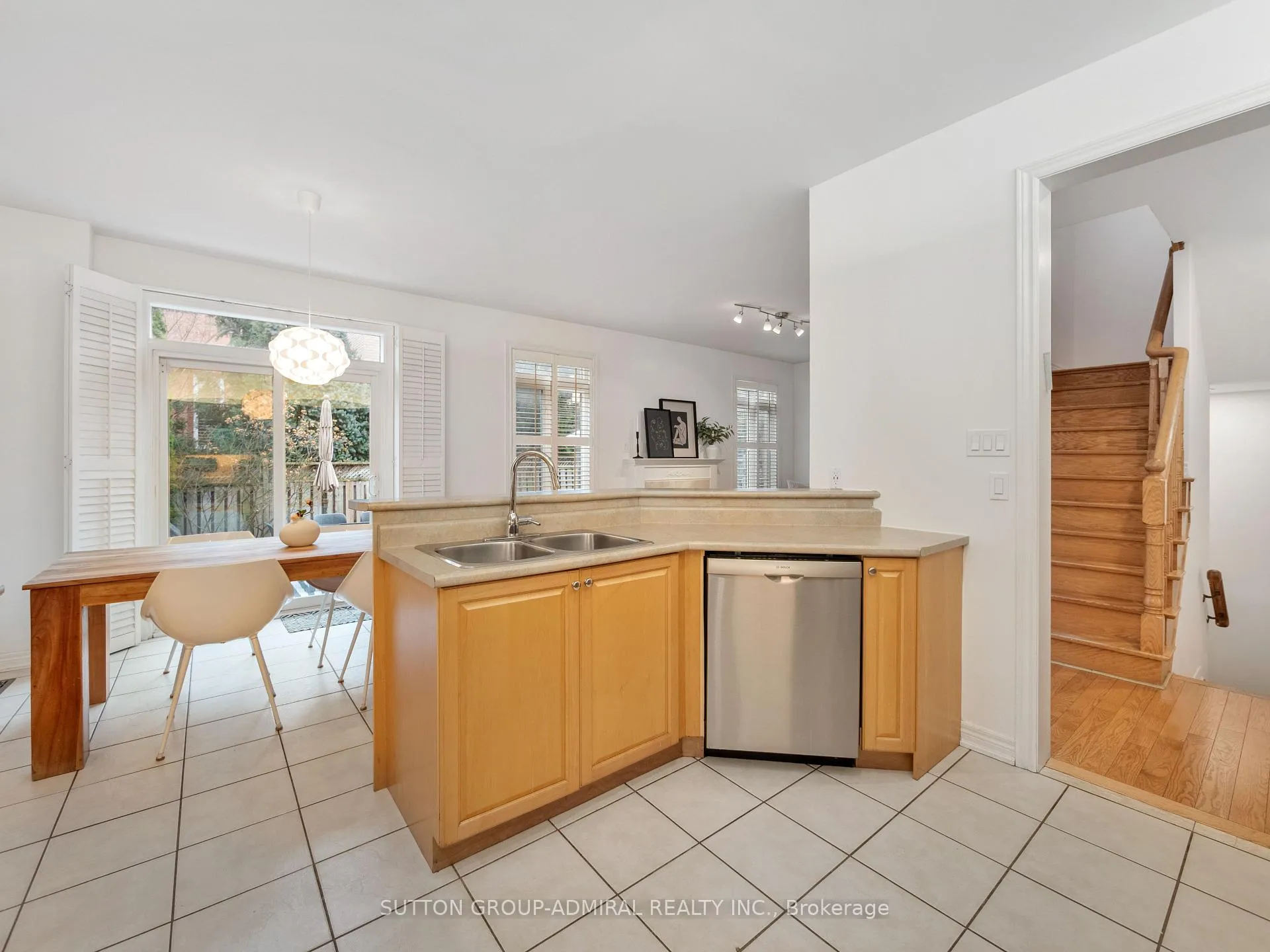 Photo 12 of 45 Chardonnay Drive, Vaughan, Patterson — HOMEH