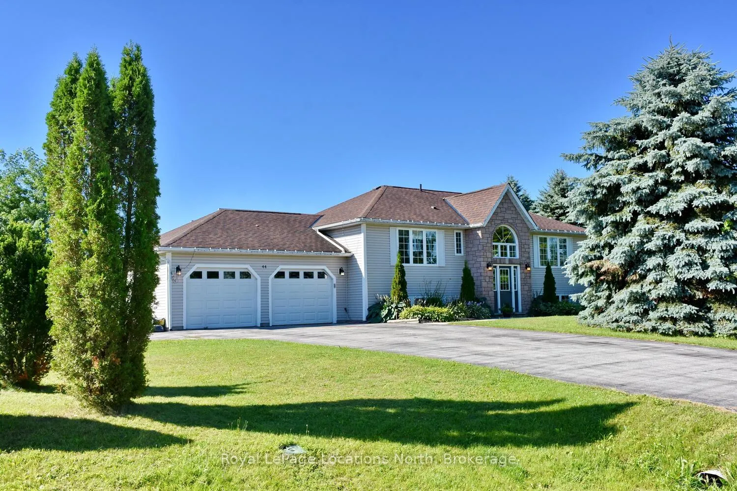 Photo 1 of 44 Donald Avenue, Clearview, Nottawa — HOMEH