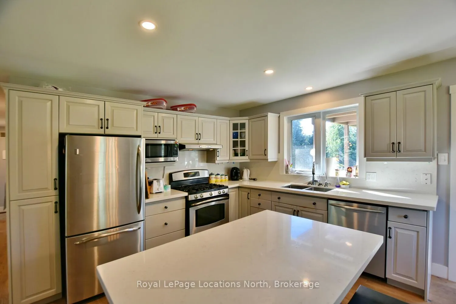 Photo 20 of 44 Donald Avenue, Clearview, Nottawa — HOMEH