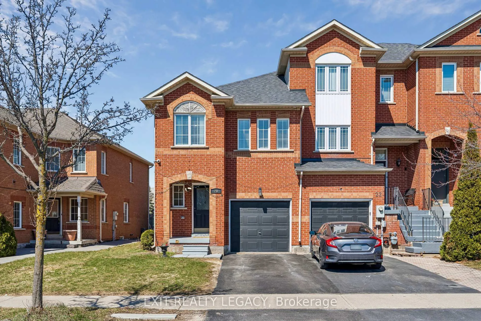 Photo 3 of 20 Lucena Crescent, Vaughan, Maple — HOMEH