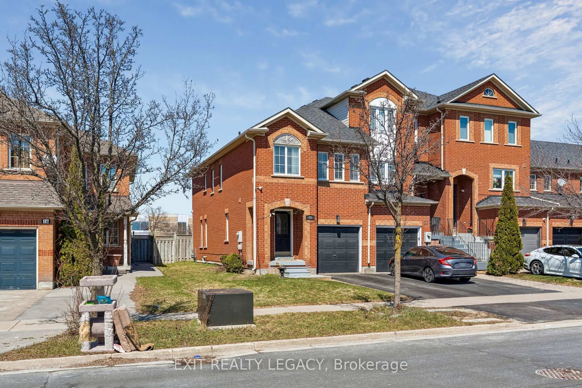 Photo 4 of 20 Lucena Crescent, Vaughan, Maple — HOMEH