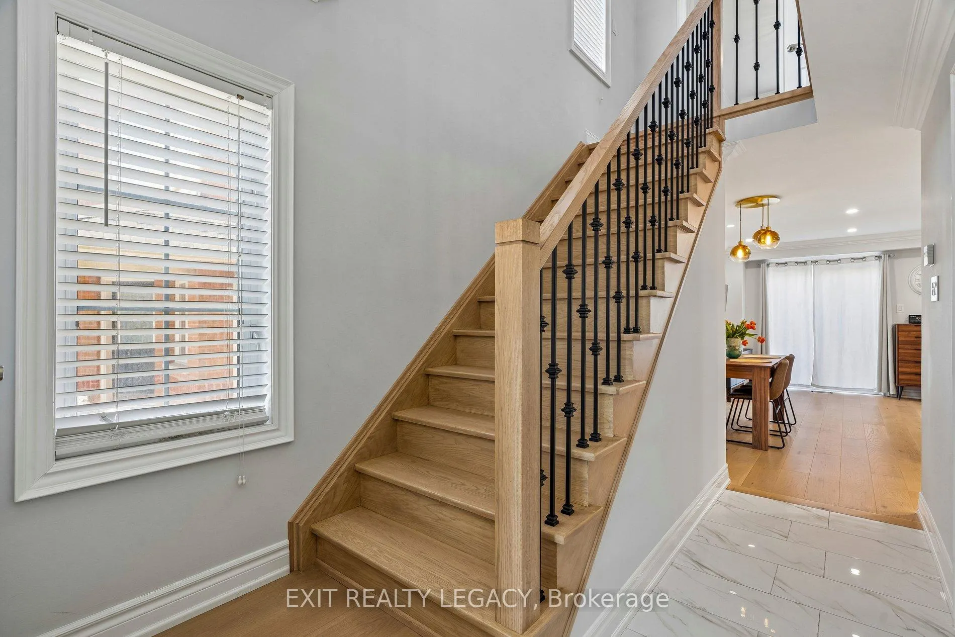 Photo 8 of 20 Lucena Crescent, Vaughan, Maple — HOMEH