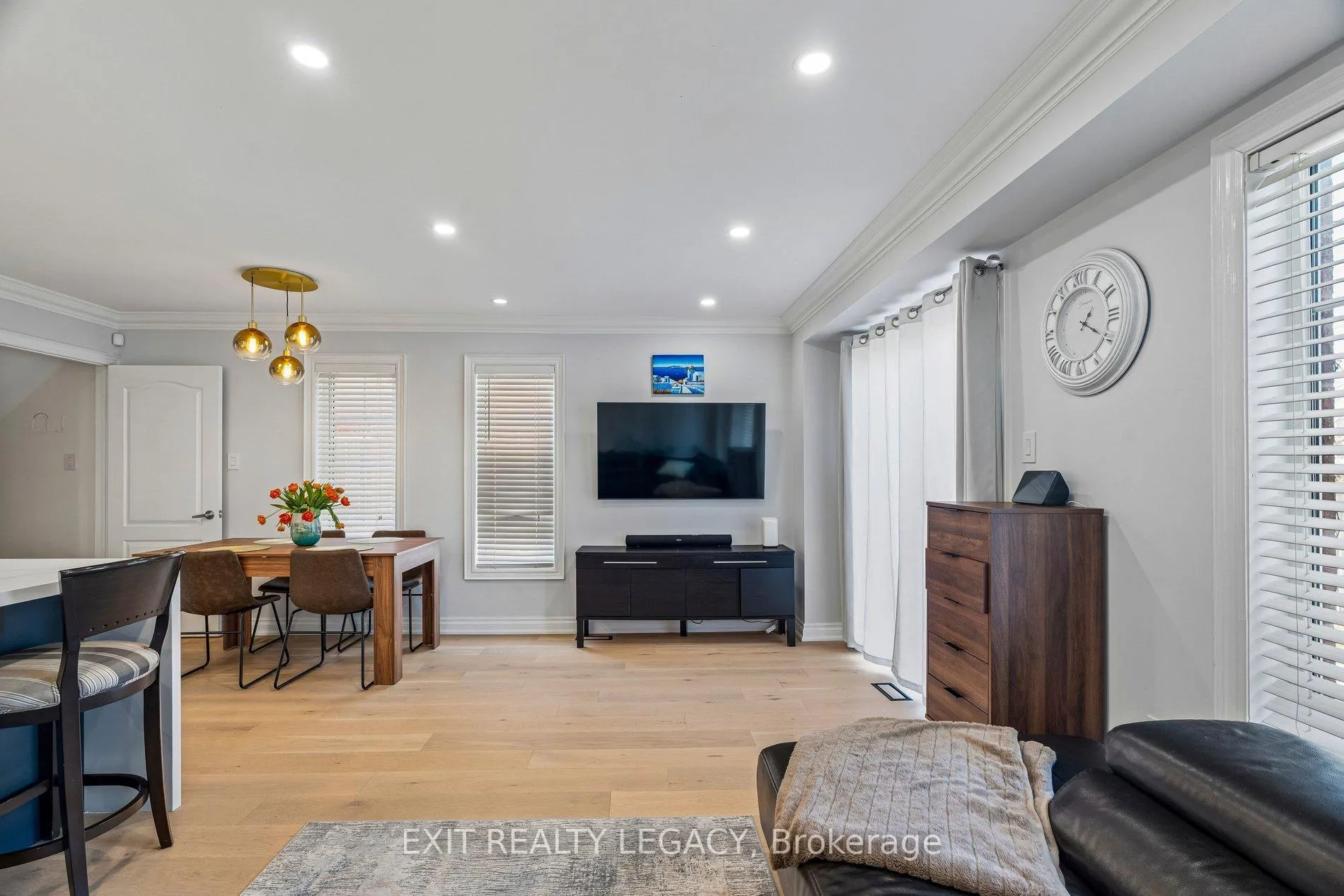 Photo 15 of 20 Lucena Crescent, Vaughan, Maple — HOMEH