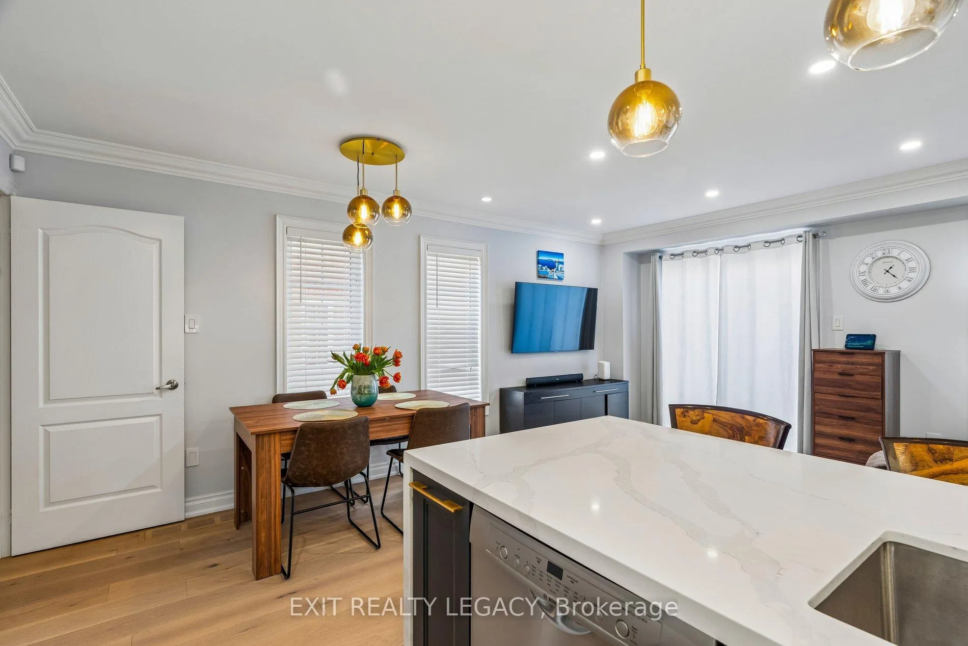 Photo 16 of 20 Lucena Crescent, Vaughan, Maple — HOMEH