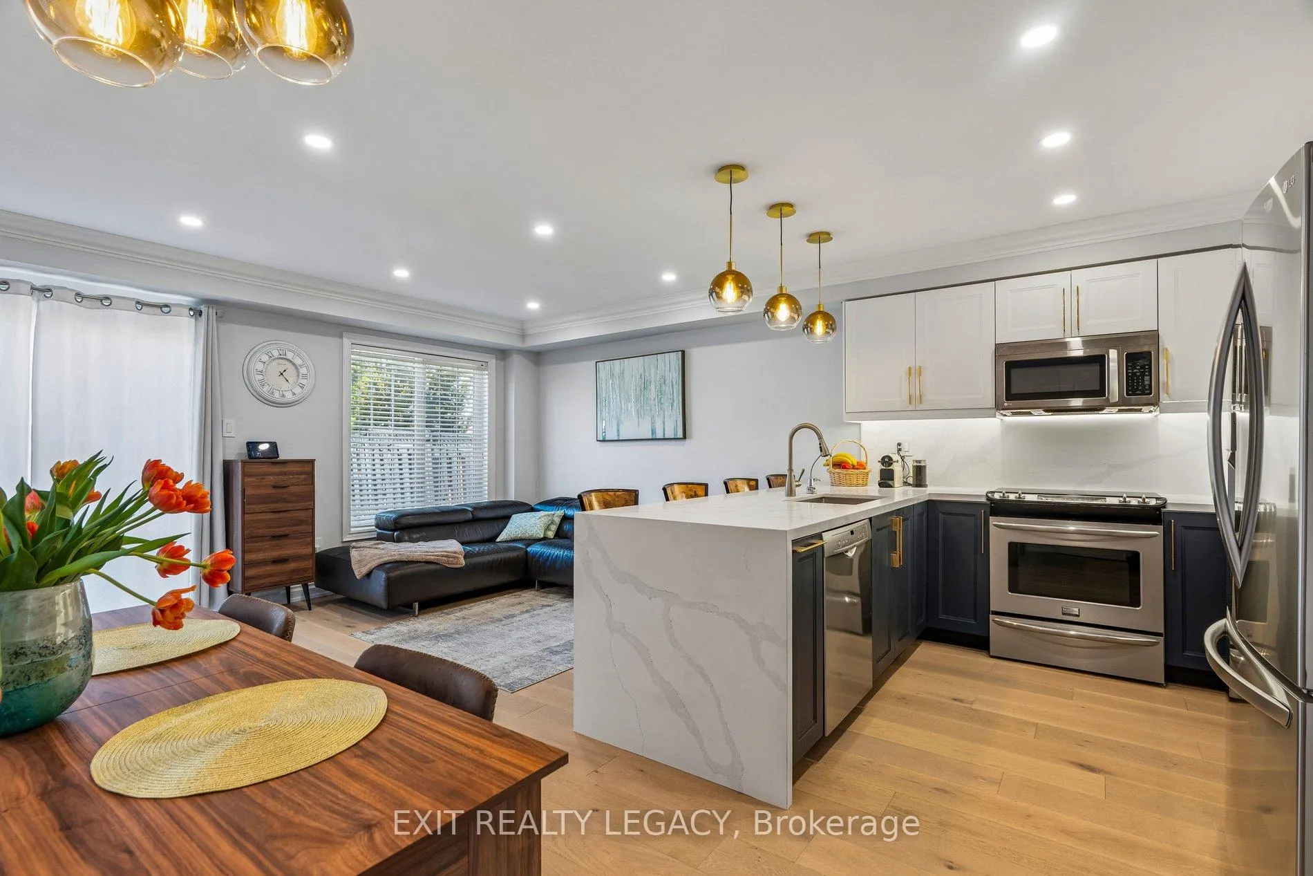 Photo 17 of 20 Lucena Crescent, Vaughan, Maple — HOMEH