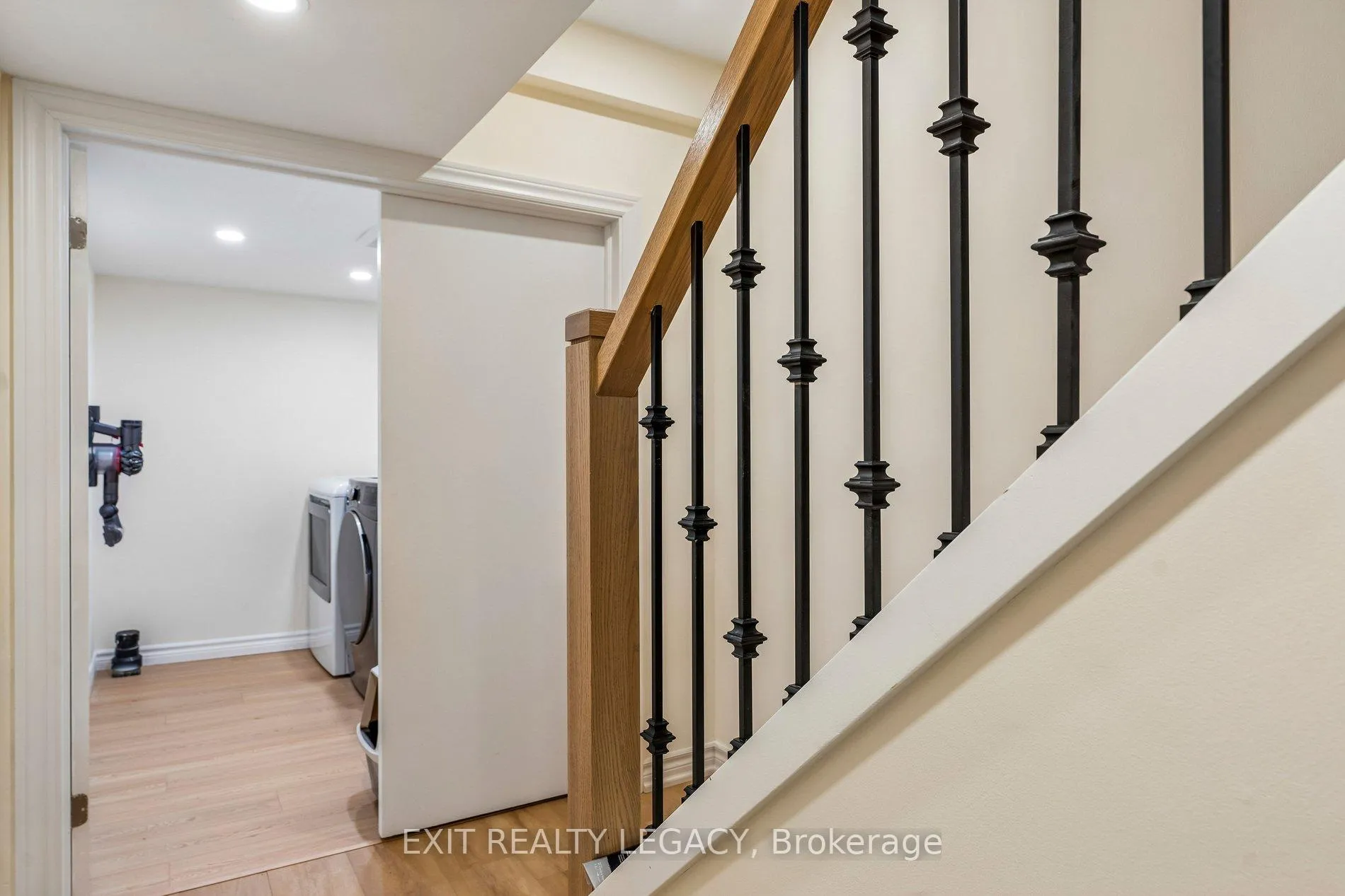 Photo 41 of 20 Lucena Crescent, Vaughan, Maple — HOMEH