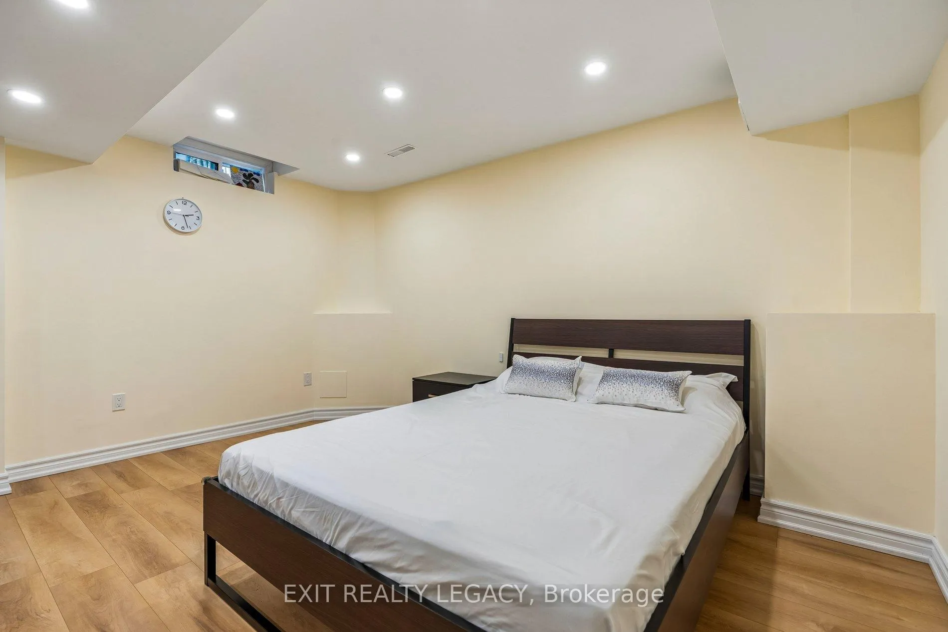 Photo 44 of 20 Lucena Crescent, Vaughan, Maple — HOMEH