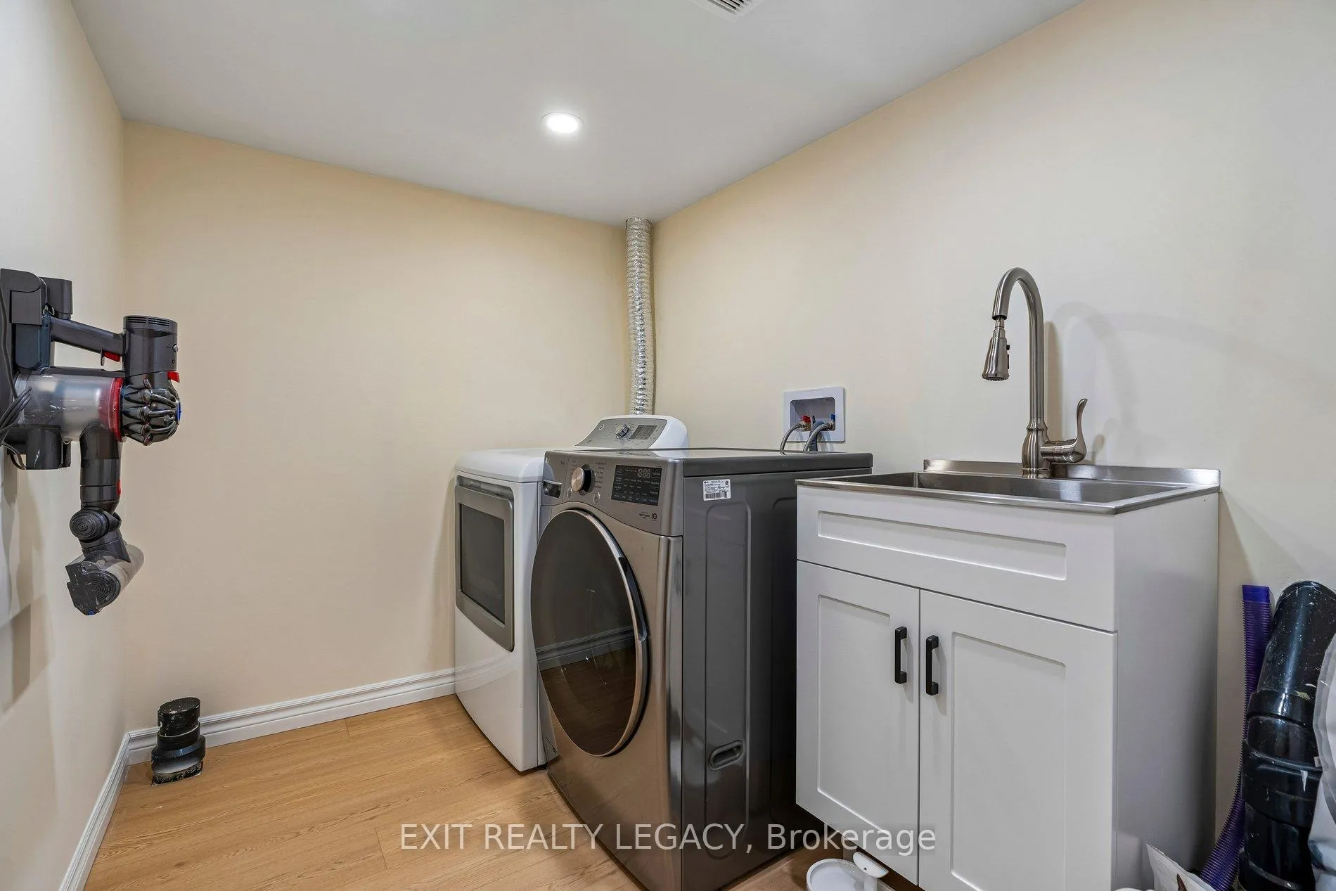 Photo 46 of 20 Lucena Crescent, Vaughan, Maple — HOMEH