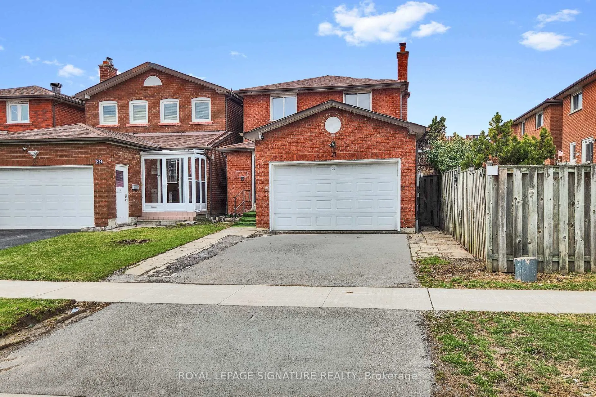 Photo 2 of 27 Rainthorpe Crescent, Scarborough, L'Amoreaux — HOMEH
