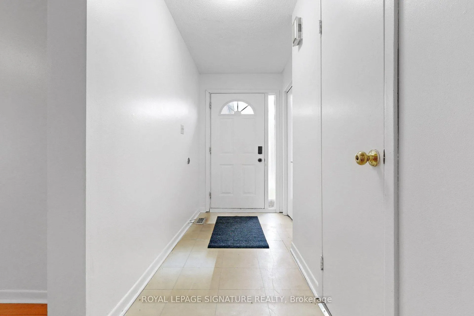 Photo 3 of 27 Rainthorpe Crescent, Scarborough, L'Amoreaux — HOMEH