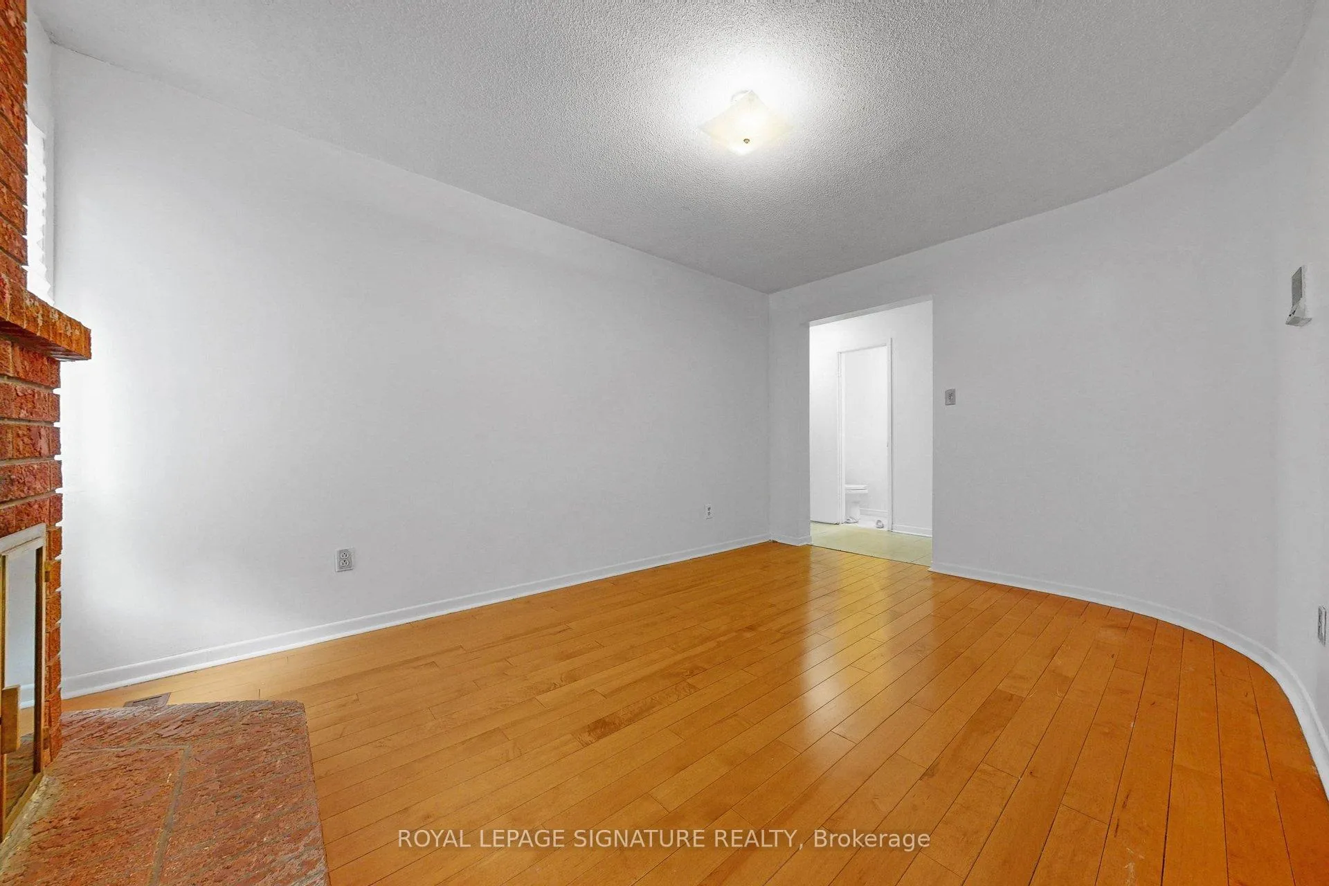 Photo 6 of 27 Rainthorpe Crescent, Scarborough, L'Amoreaux — HOMEH