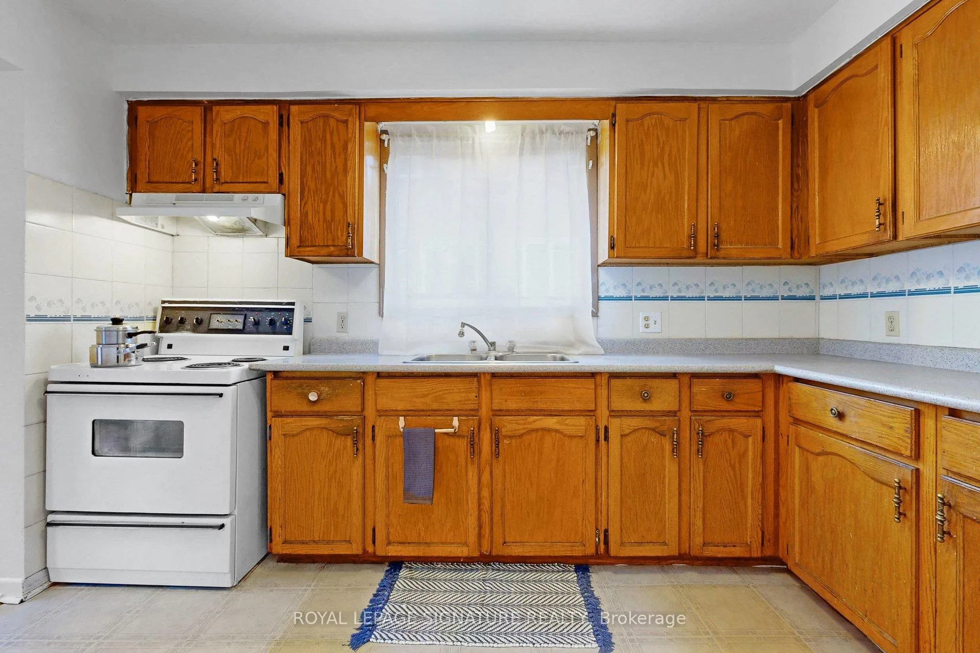 Photo 10 of 27 Rainthorpe Crescent, Scarborough, L'Amoreaux — HOMEH