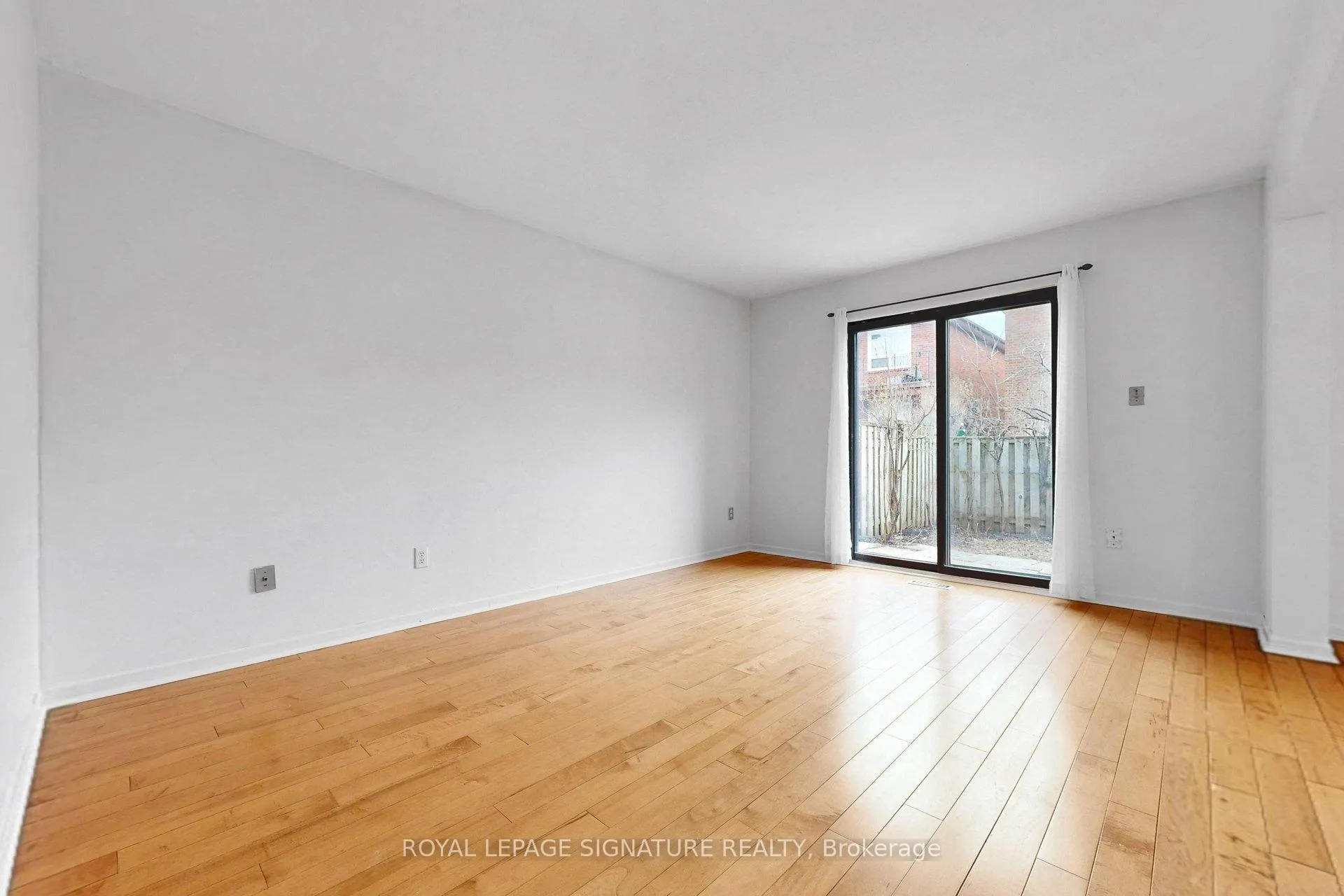 Photo 11 of 27 Rainthorpe Crescent, Scarborough, L'Amoreaux — HOMEH