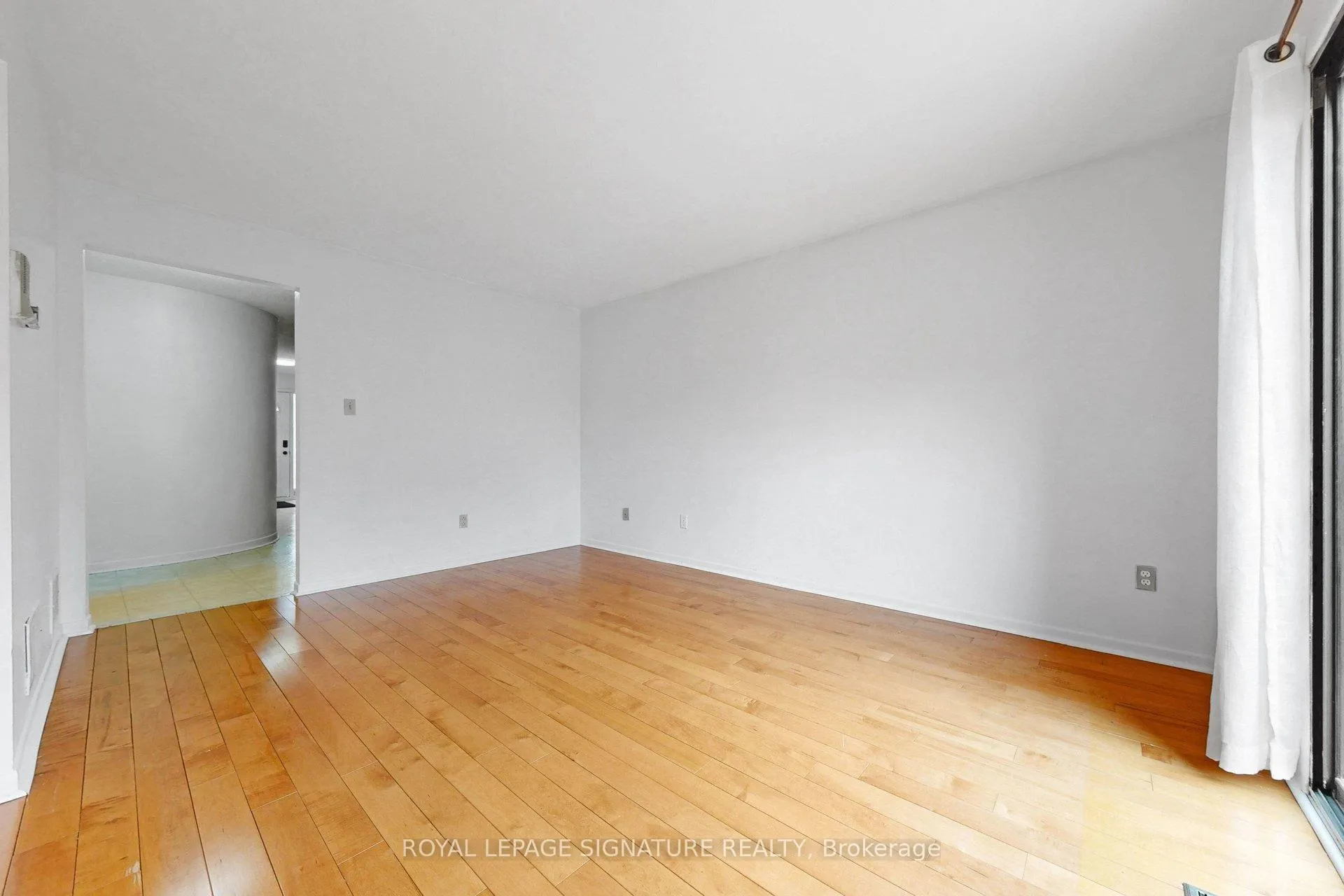 Photo 13 of 27 Rainthorpe Crescent, Scarborough, L'Amoreaux — HOMEH