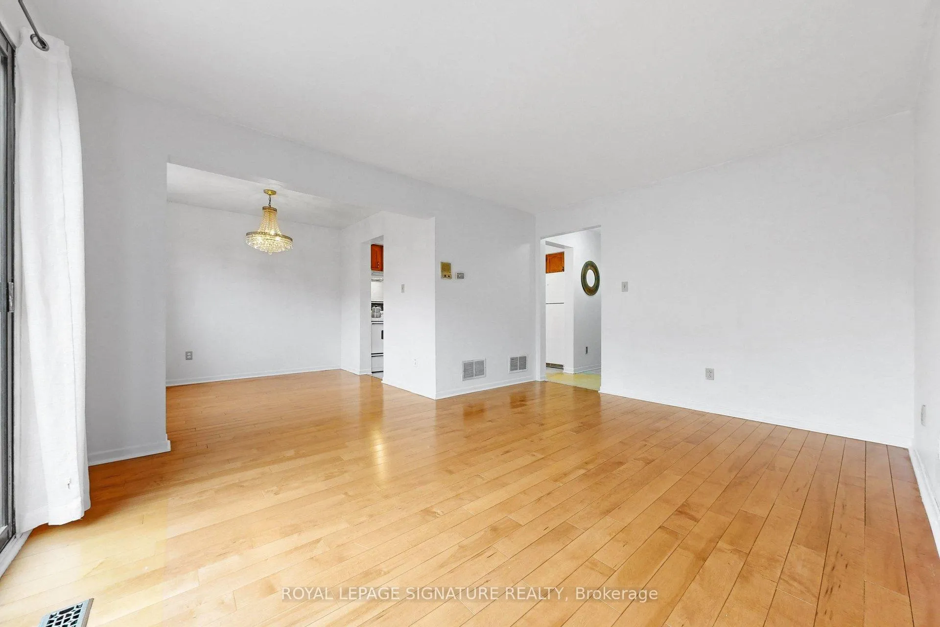 Photo 14 of 27 Rainthorpe Crescent, Scarborough, L'Amoreaux — HOMEH