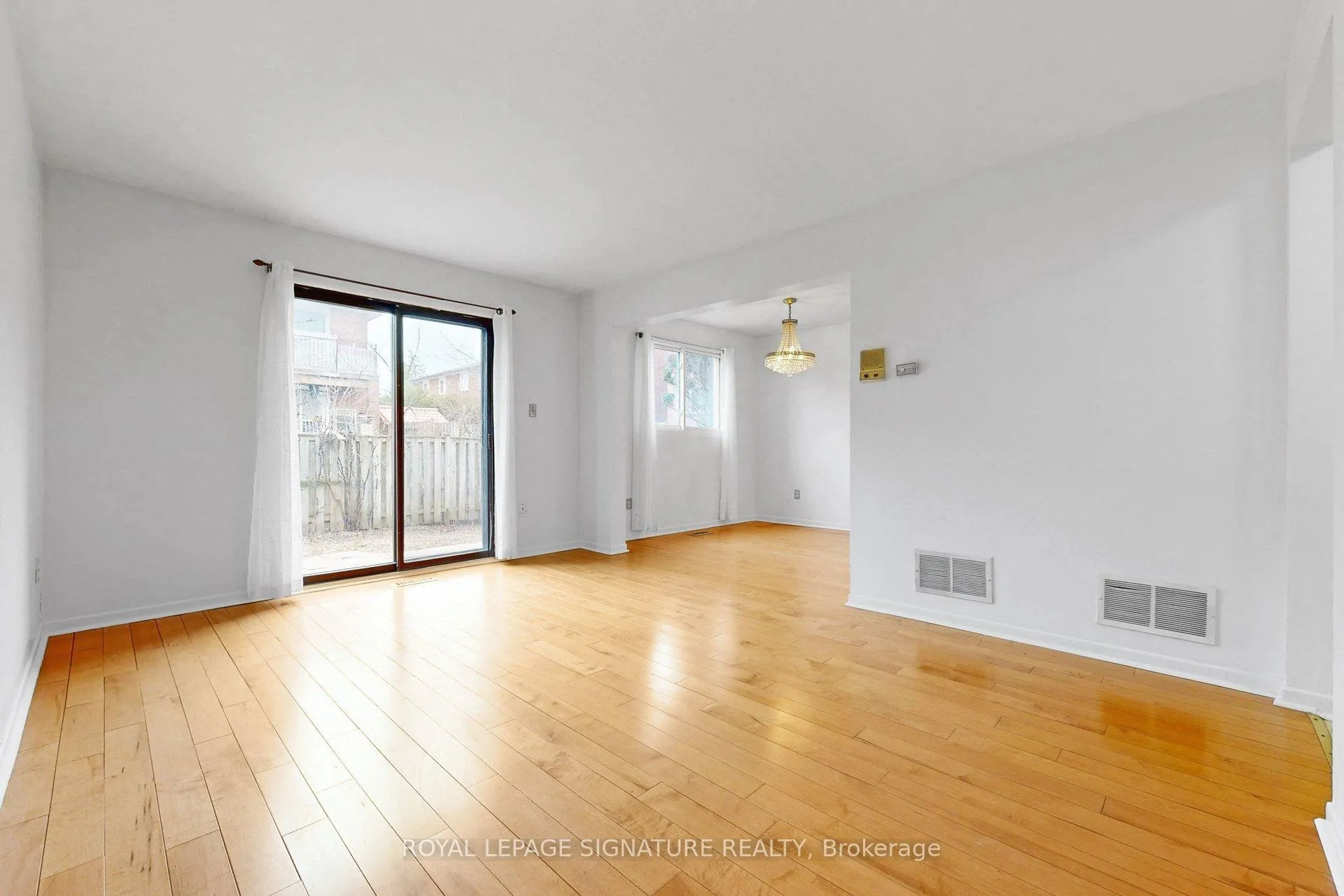 Photo 16 of 27 Rainthorpe Crescent, Scarborough, L'Amoreaux — HOMEH