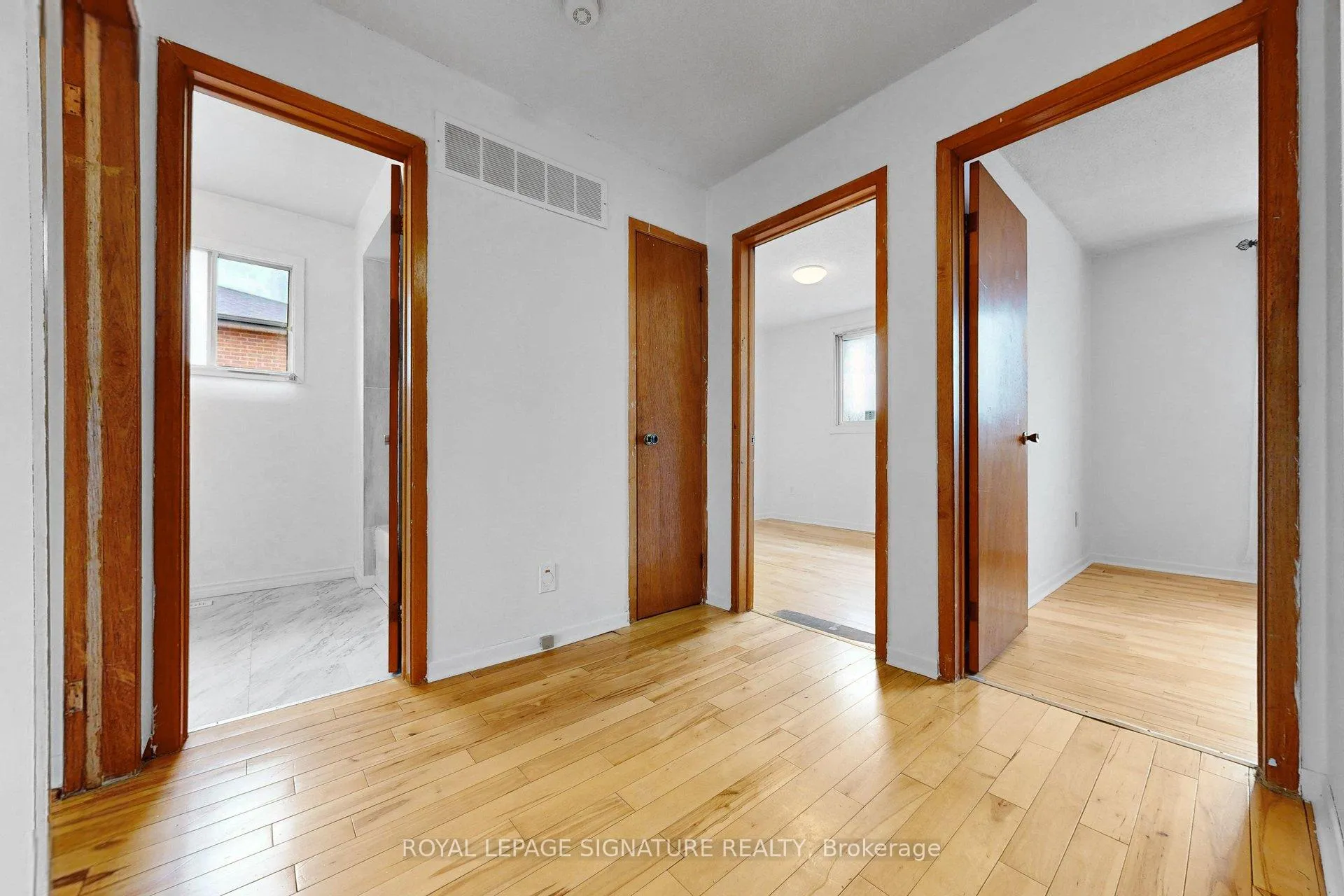 Photo 23 of 27 Rainthorpe Crescent, Scarborough, L'Amoreaux — HOMEH