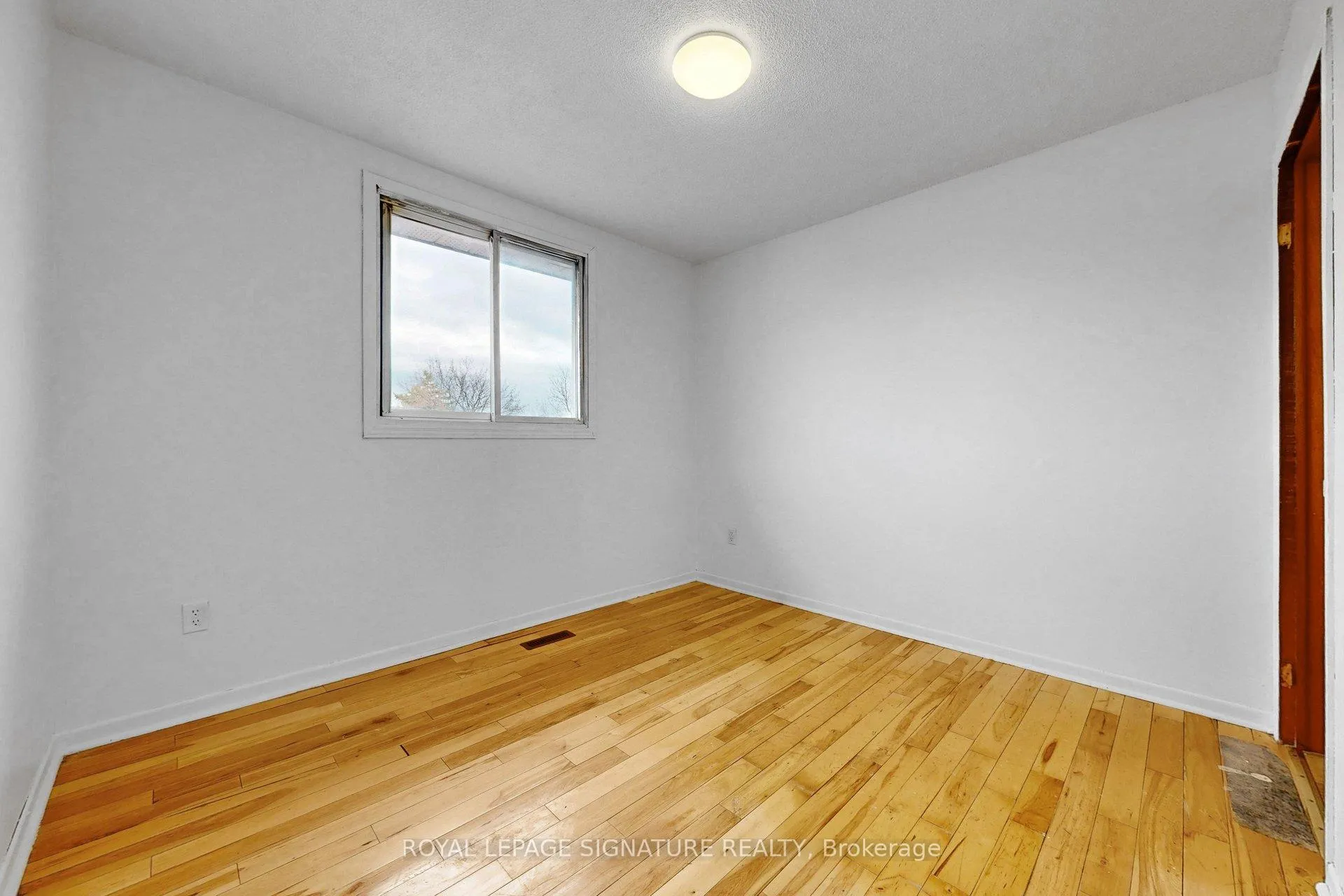 Photo 31 of 27 Rainthorpe Crescent, Scarborough, L'Amoreaux — HOMEH