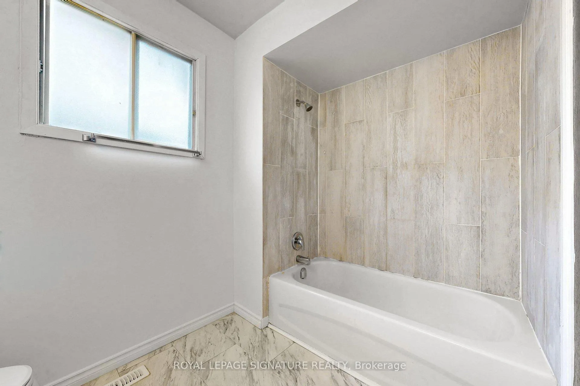 Photo 36 of 27 Rainthorpe Crescent, Scarborough, L'Amoreaux — HOMEH