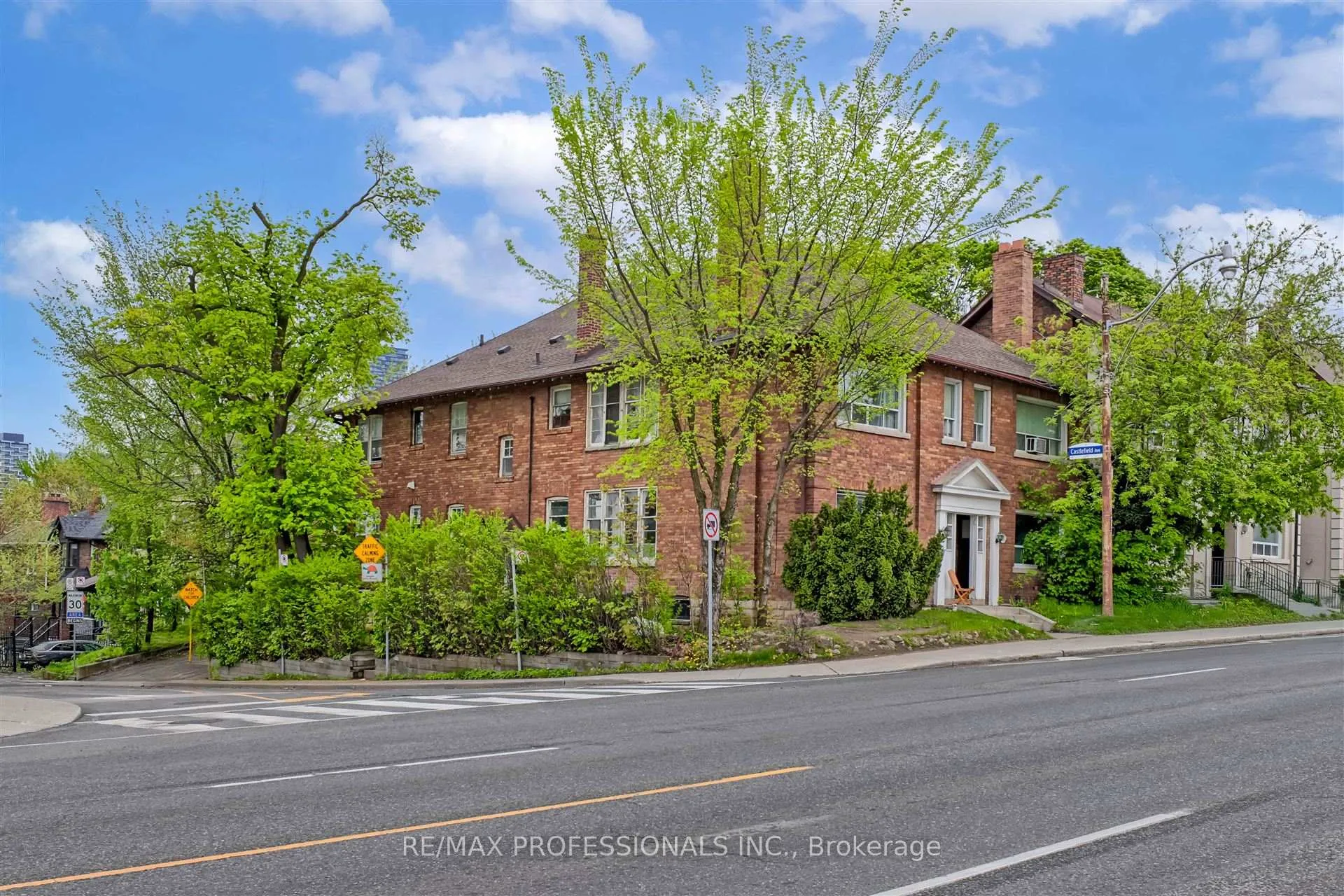 Photo 4 of 1131 &1131A Avenue Road, Toronto, Lawrence Park South — HOMEH