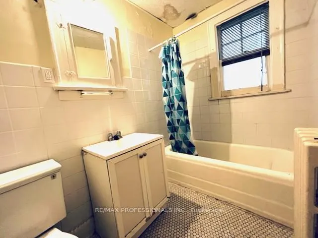 Photo 15 of 1131 &1131A Avenue Road, Toronto, Lawrence Park South — HOMEH