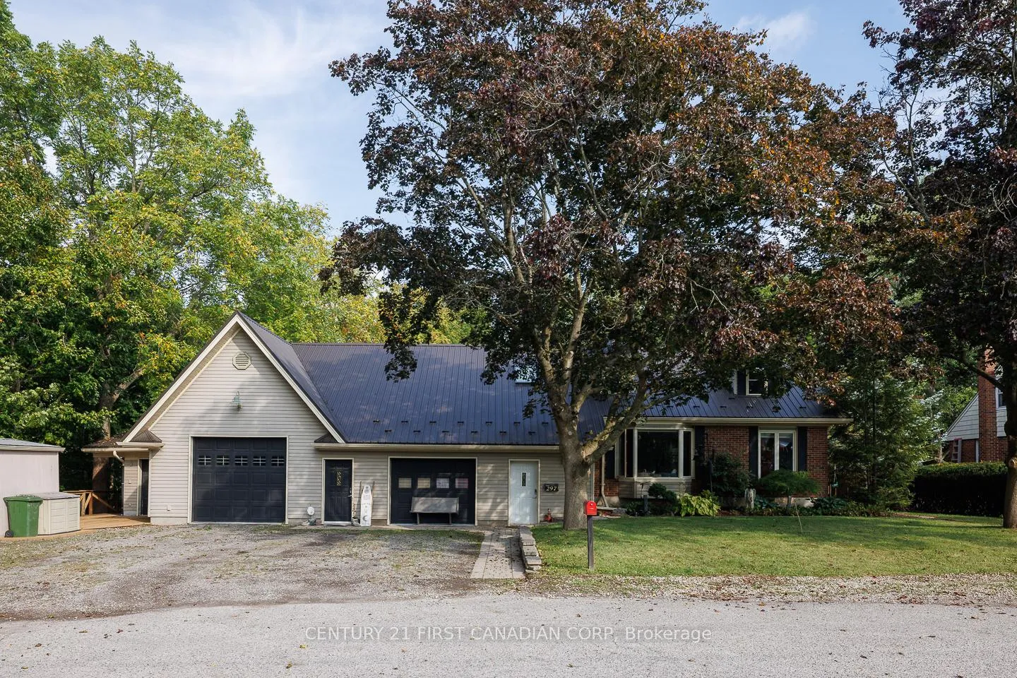 Photo 3 of 297 Alma Street, St. Thomas — HOMEH