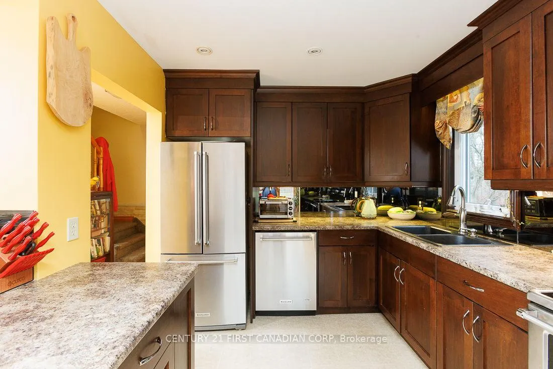 Photo 10 of 297 Alma Street, St. Thomas — HOMEH