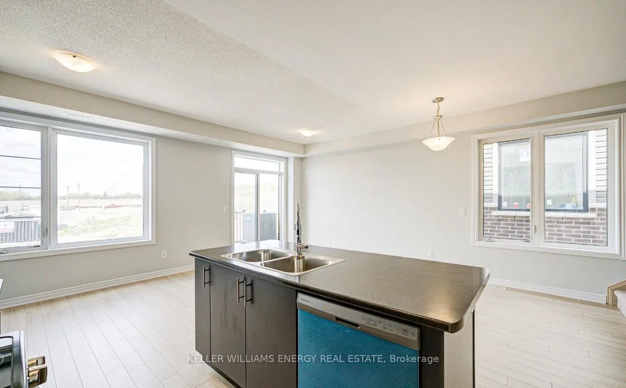 Photo 9 of 1210 Greentree Path, Oshawa, Kedron — HOMEH