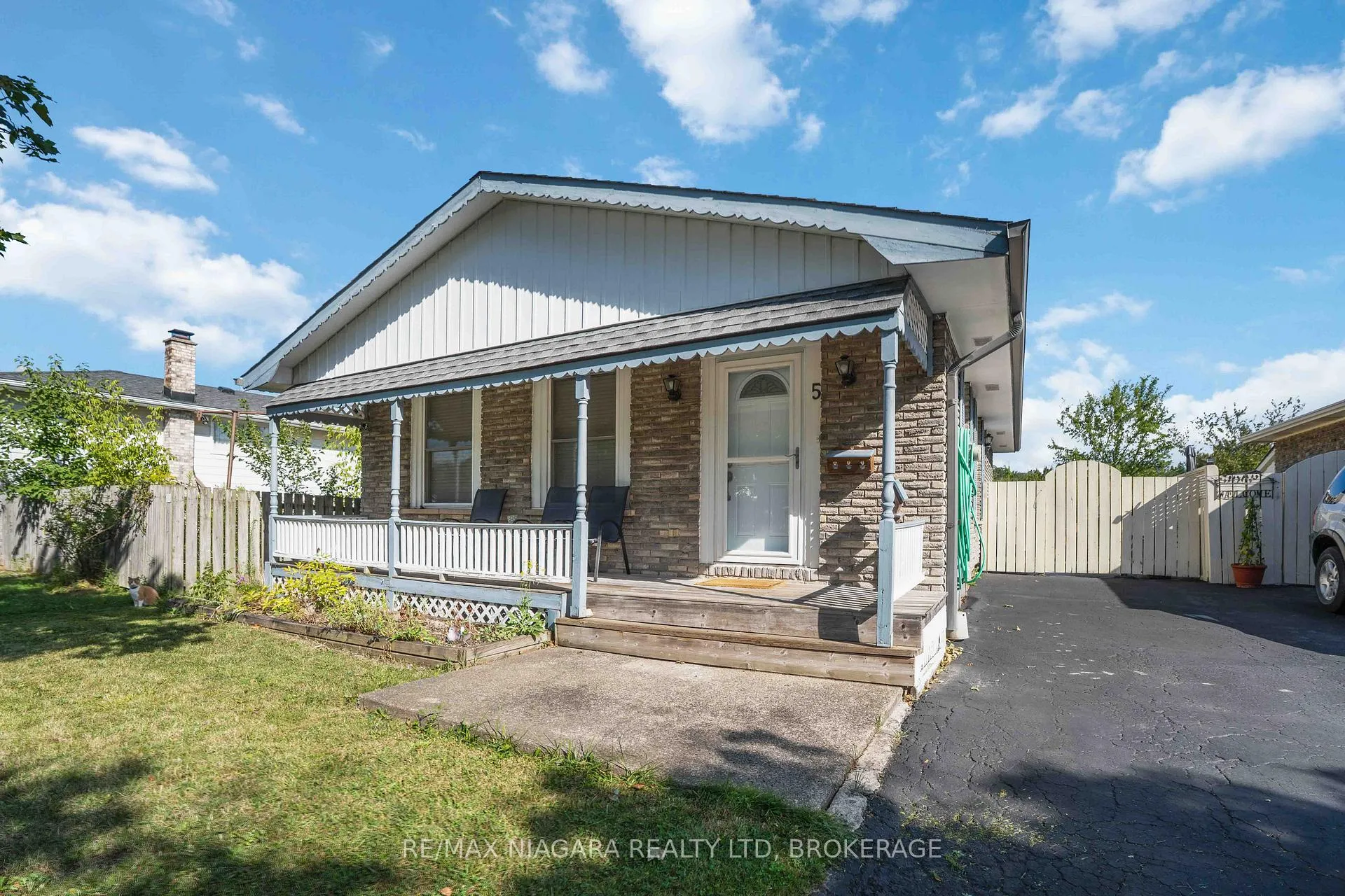 Photo 1 of 5 Thorncliff Drive, St. Catharines, Oakdale — HOMEH