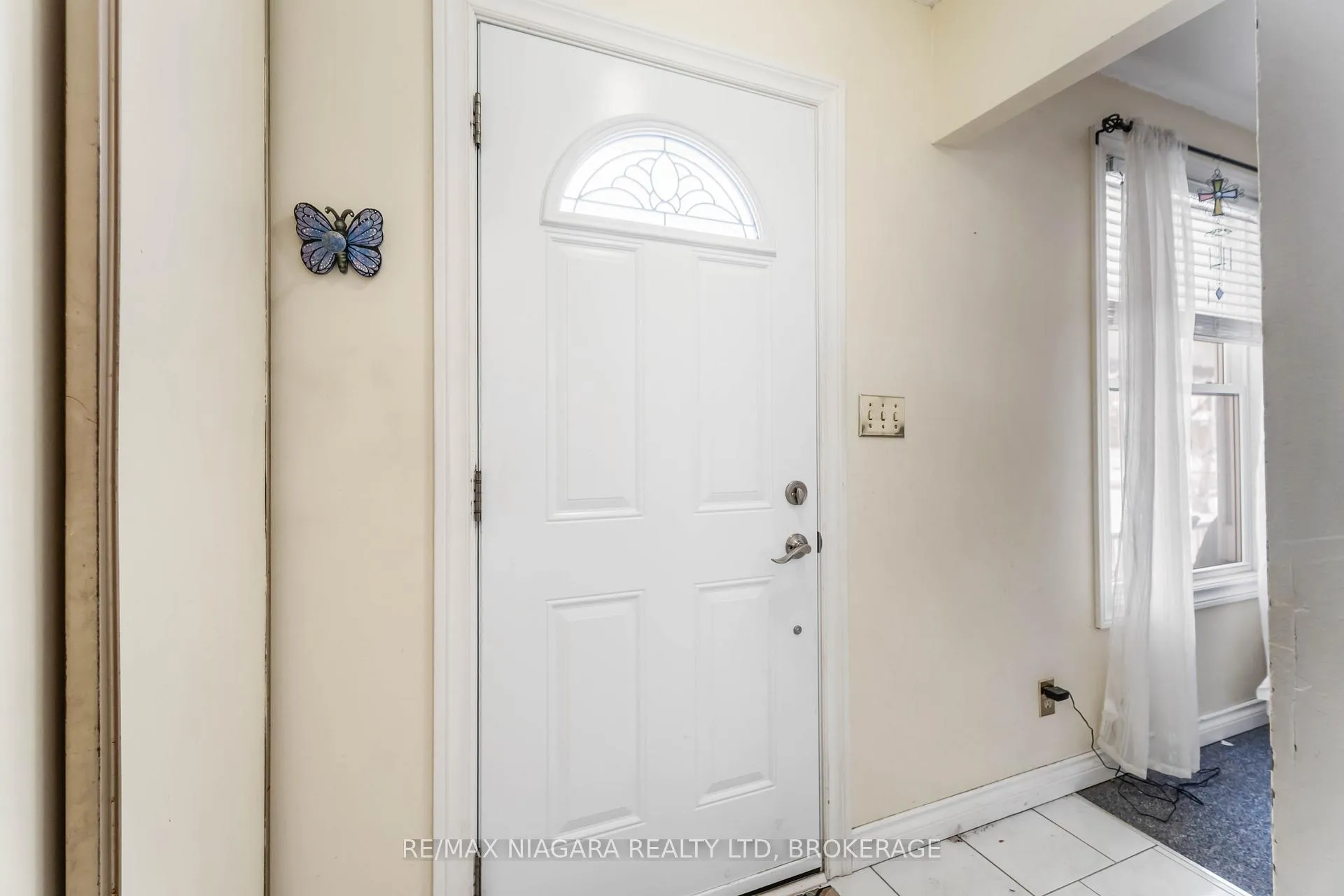 Photo 3 of 5 Thorncliff Drive, St. Catharines, Oakdale — HOMEH