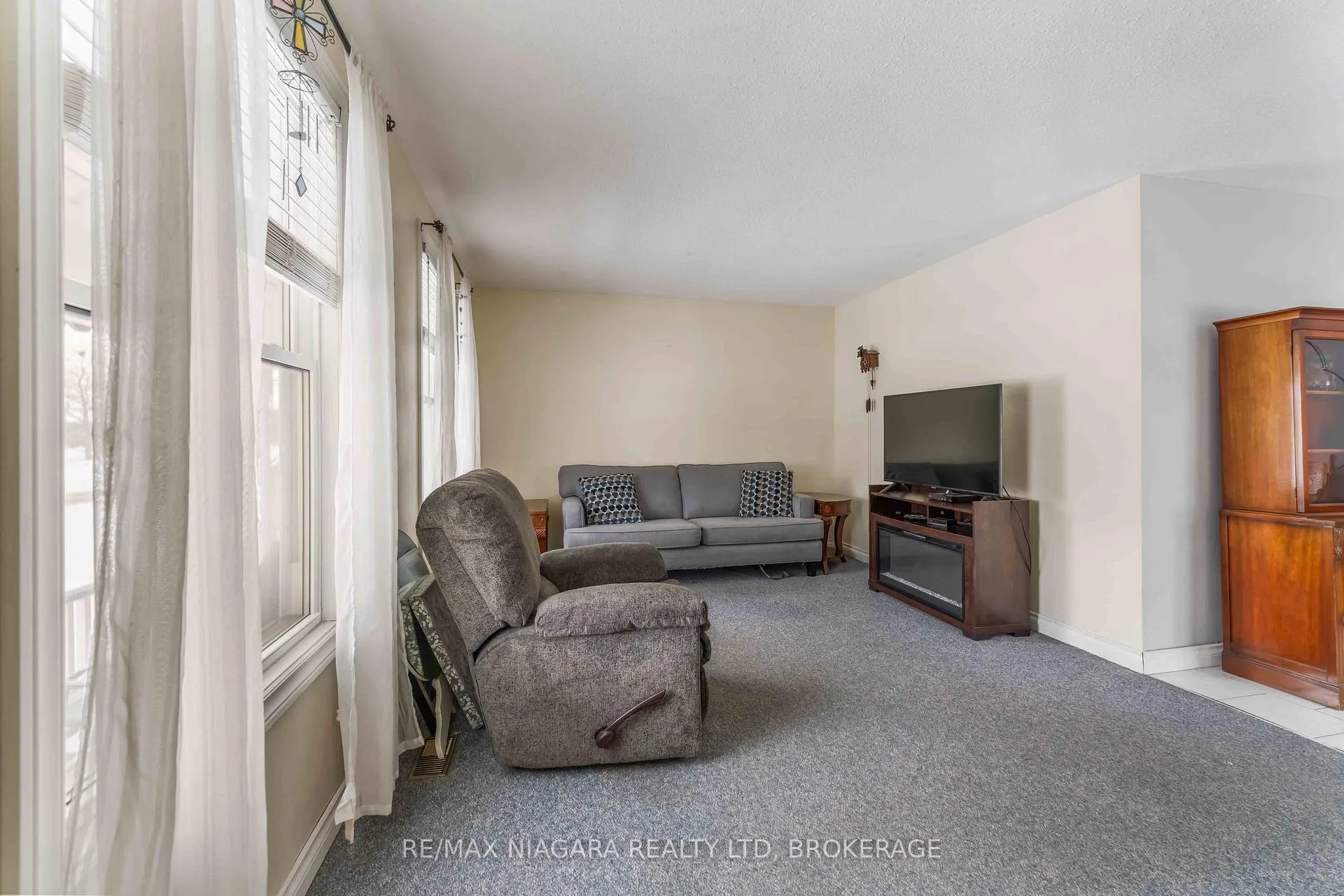 Photo 4 of 5 Thorncliff Drive, St. Catharines, Oakdale — HOMEH