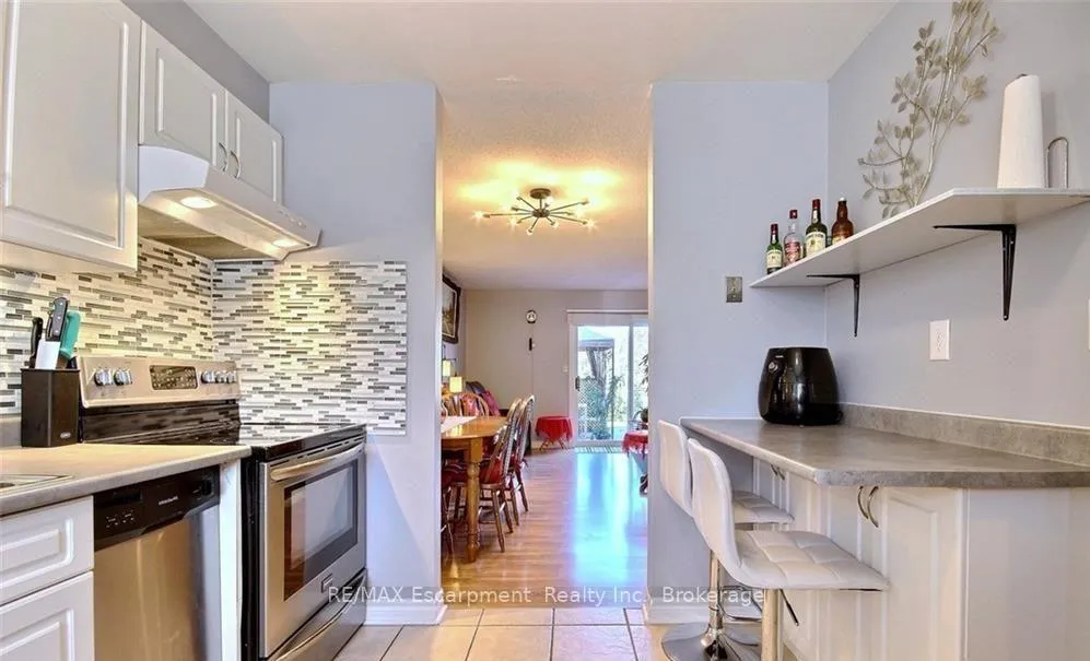 Photo 4 of Unit 6, 38 Elma Street, St. Catharines, Lakeport — HOMEH